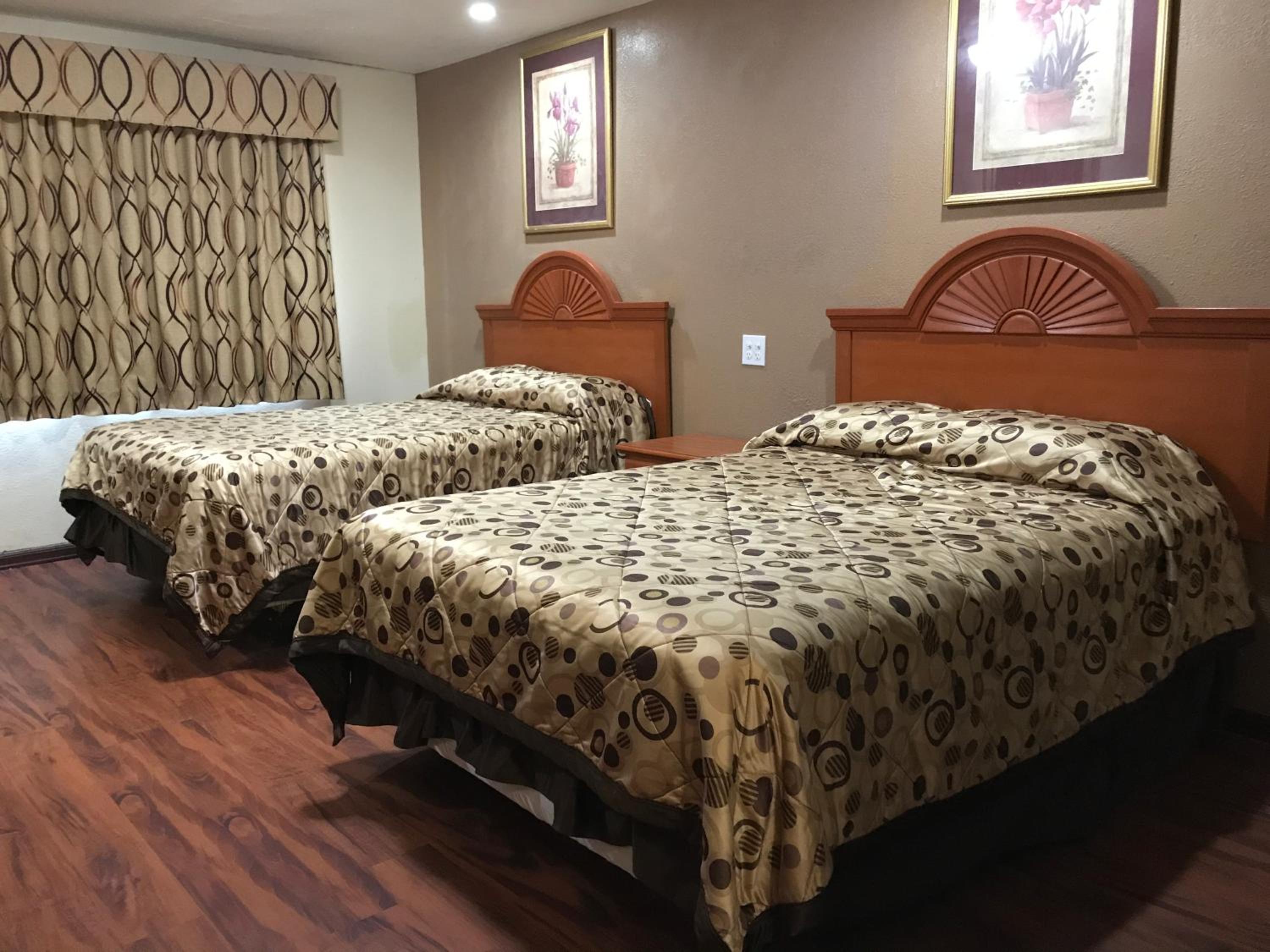 Double Room With Two Double Beds photo 1