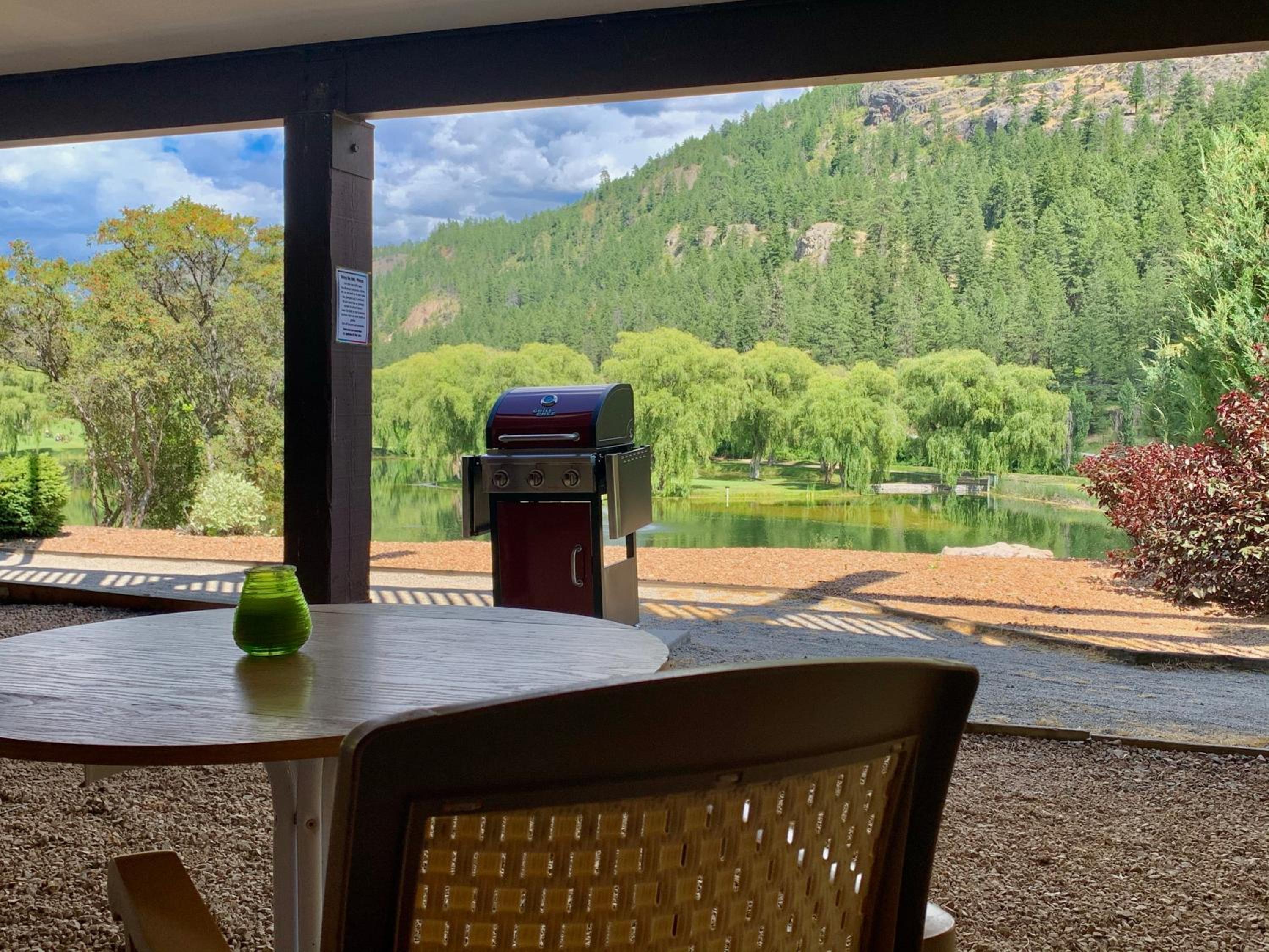 Queen Room With Patio photo 3