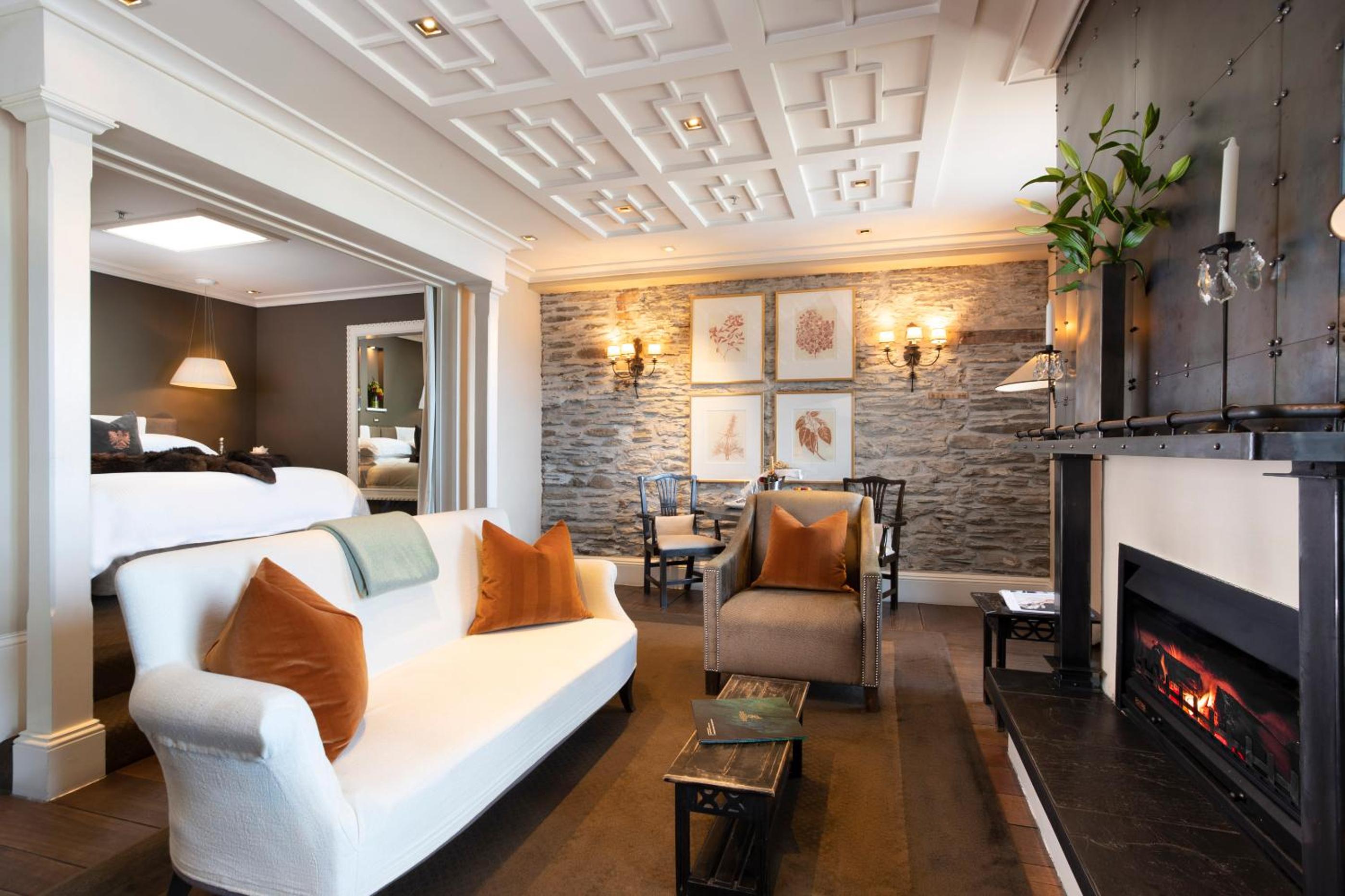 Lake View Suite - Photo 2