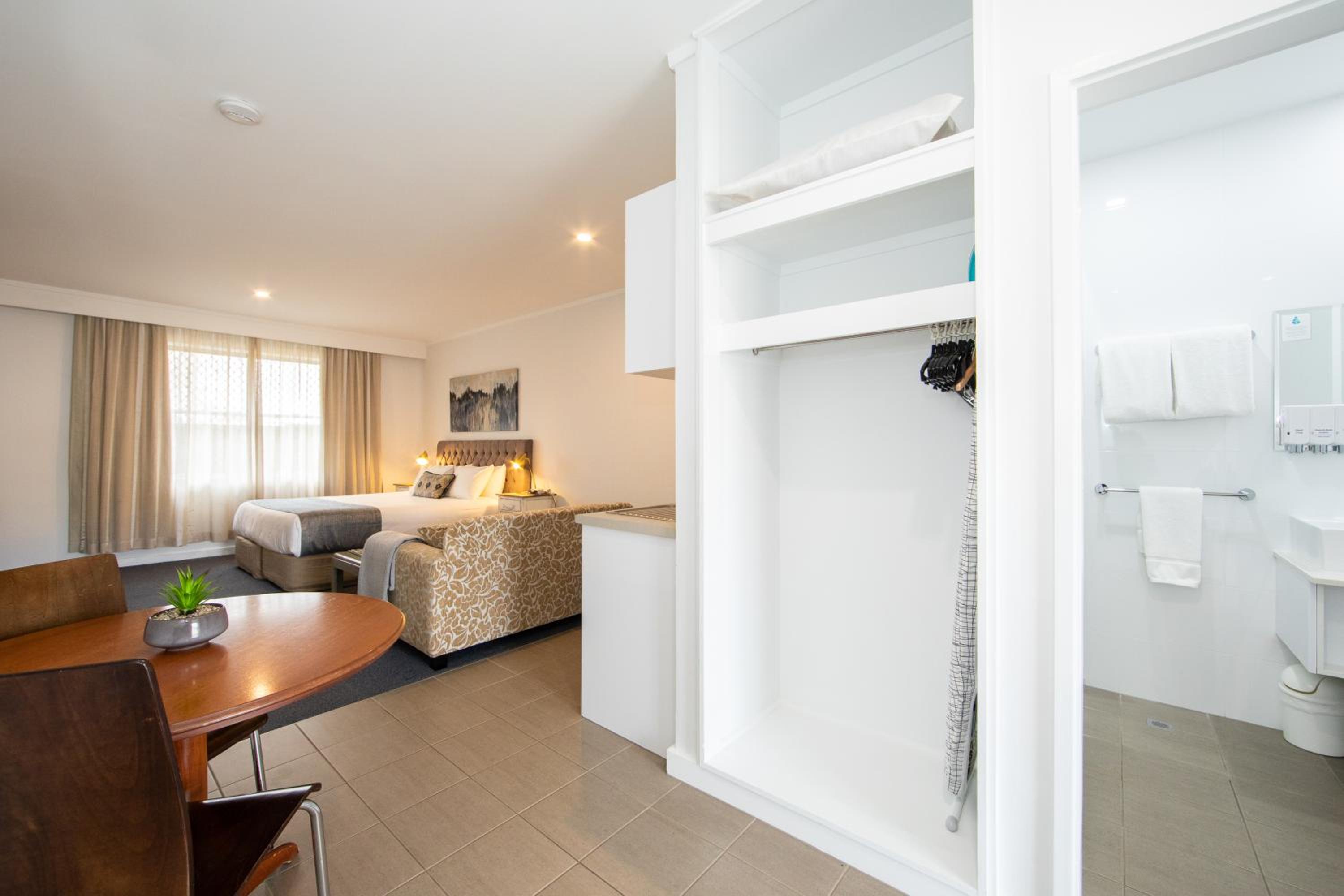 King Room with Kitchenette photo 3