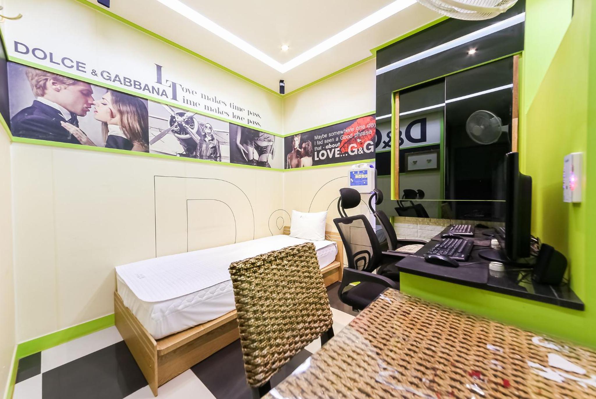 Twin Room - Photo 14