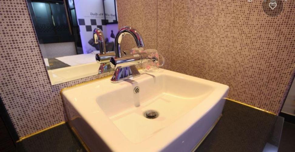 Standard Double Room - Photo 9