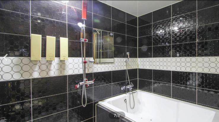 Twin Room - Photo 18
