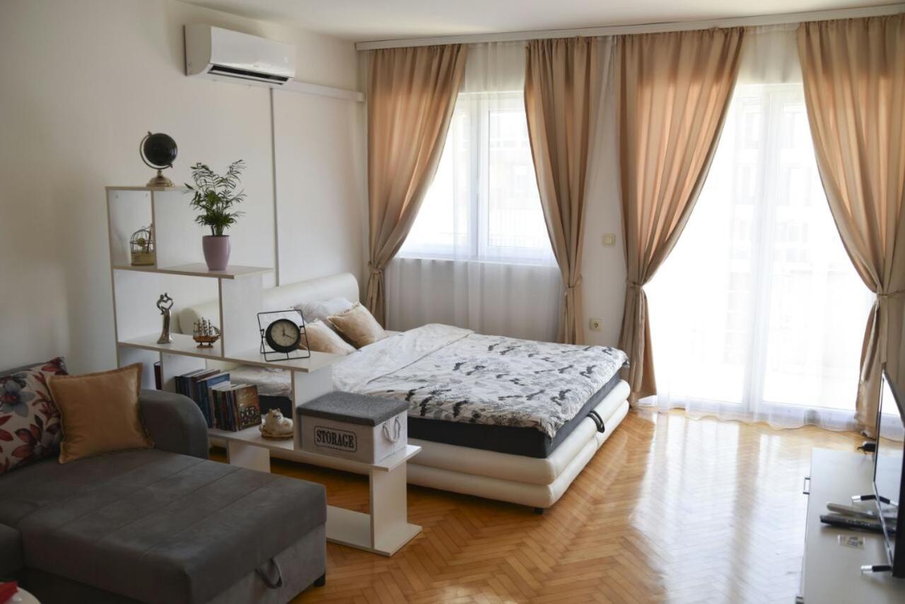 Apartment photo 1
