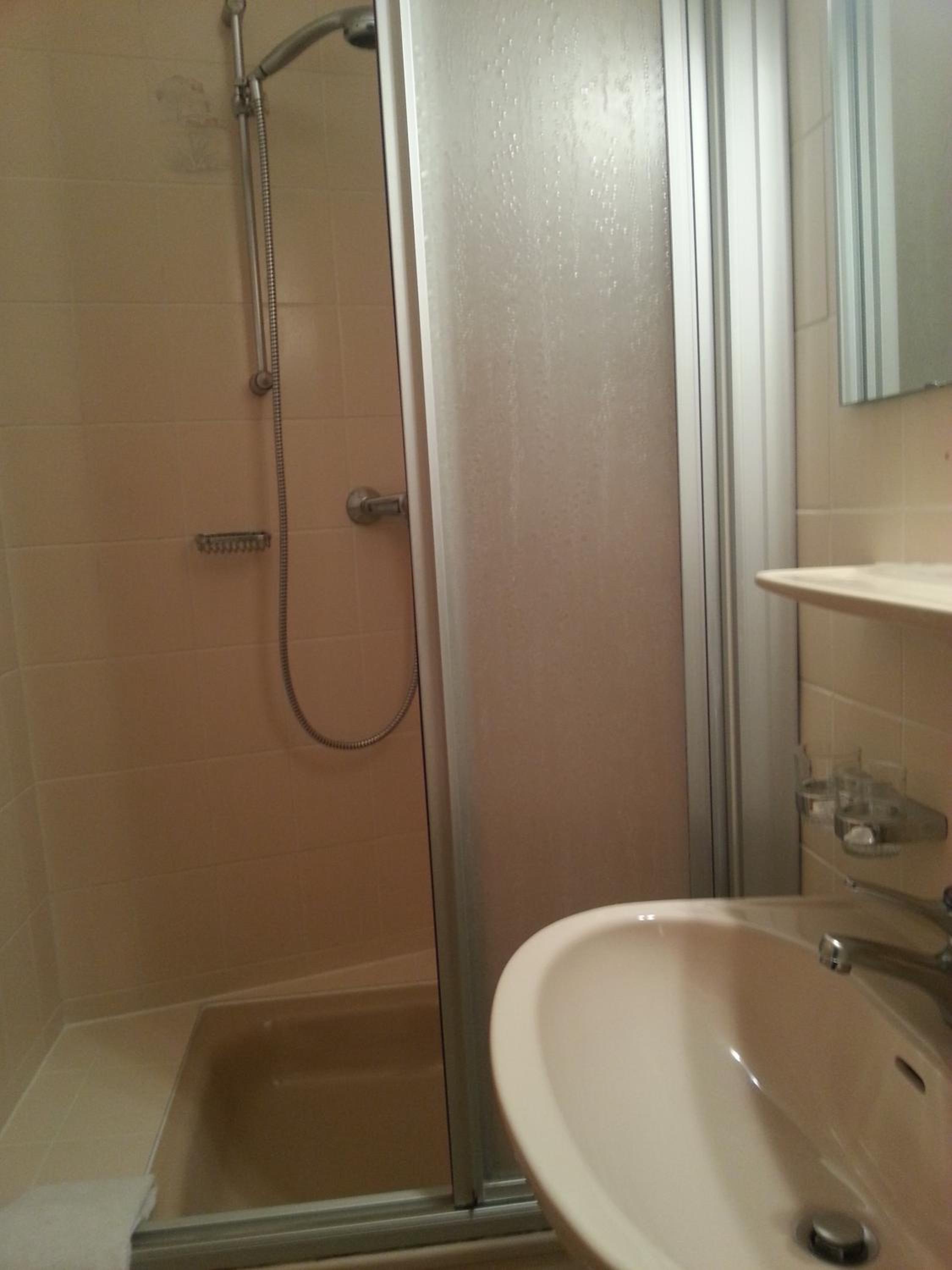 Double Room - Photo 12