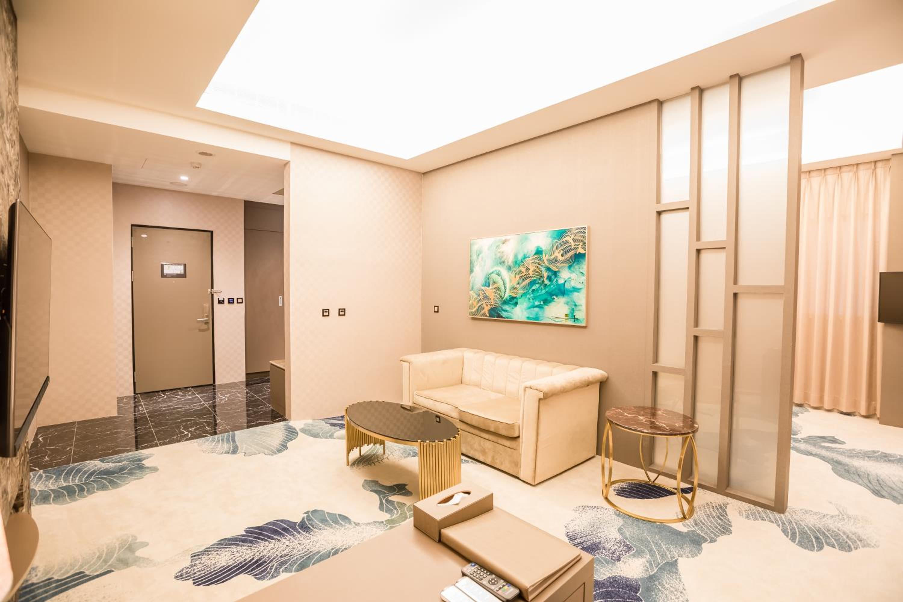 Deluxe Suite - Photo 11