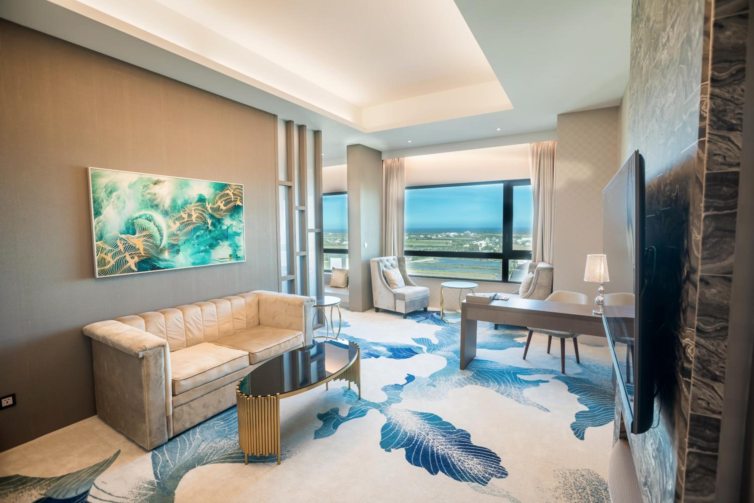 Deluxe Suite - Photo 1
