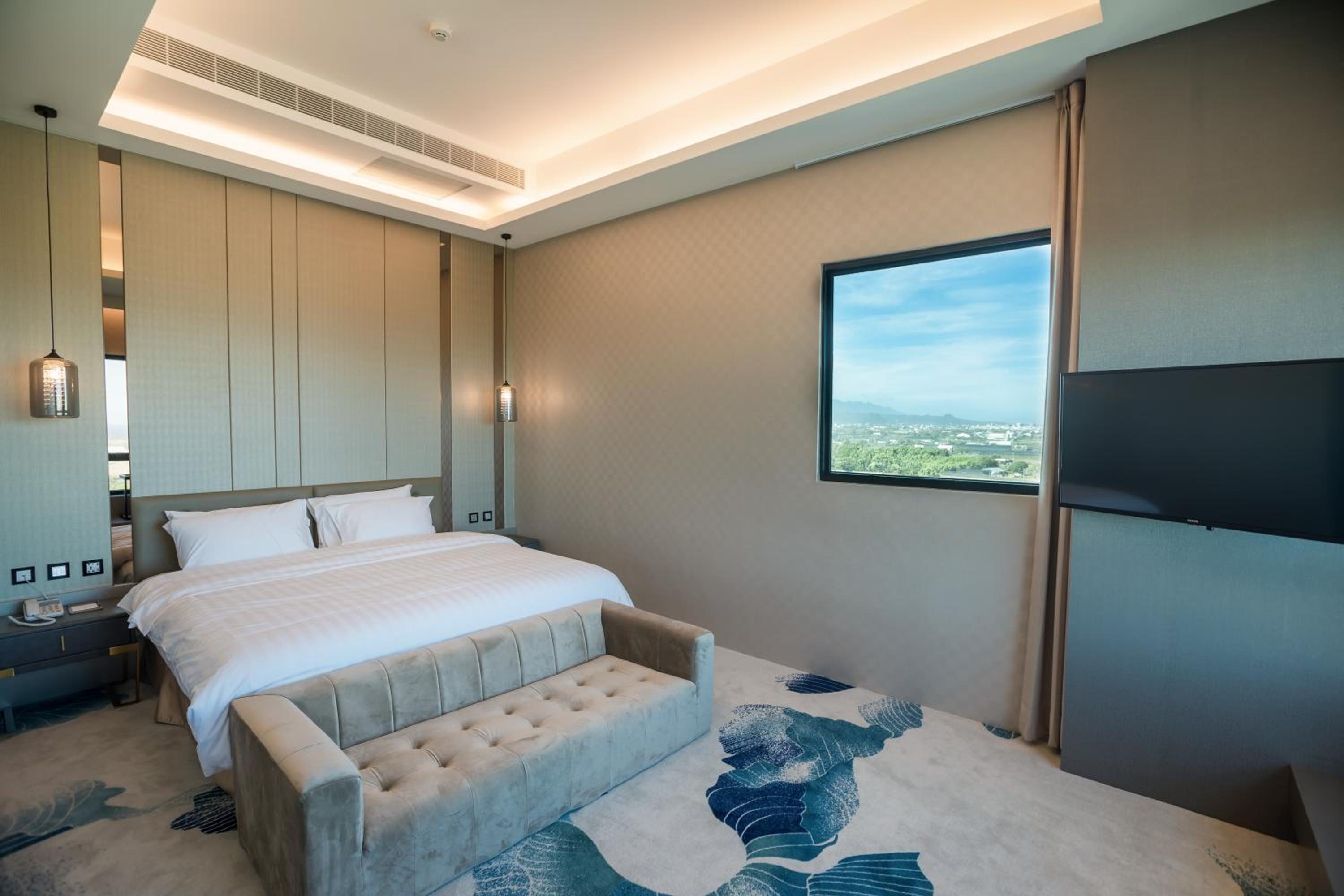 Deluxe Suite - Photo 21