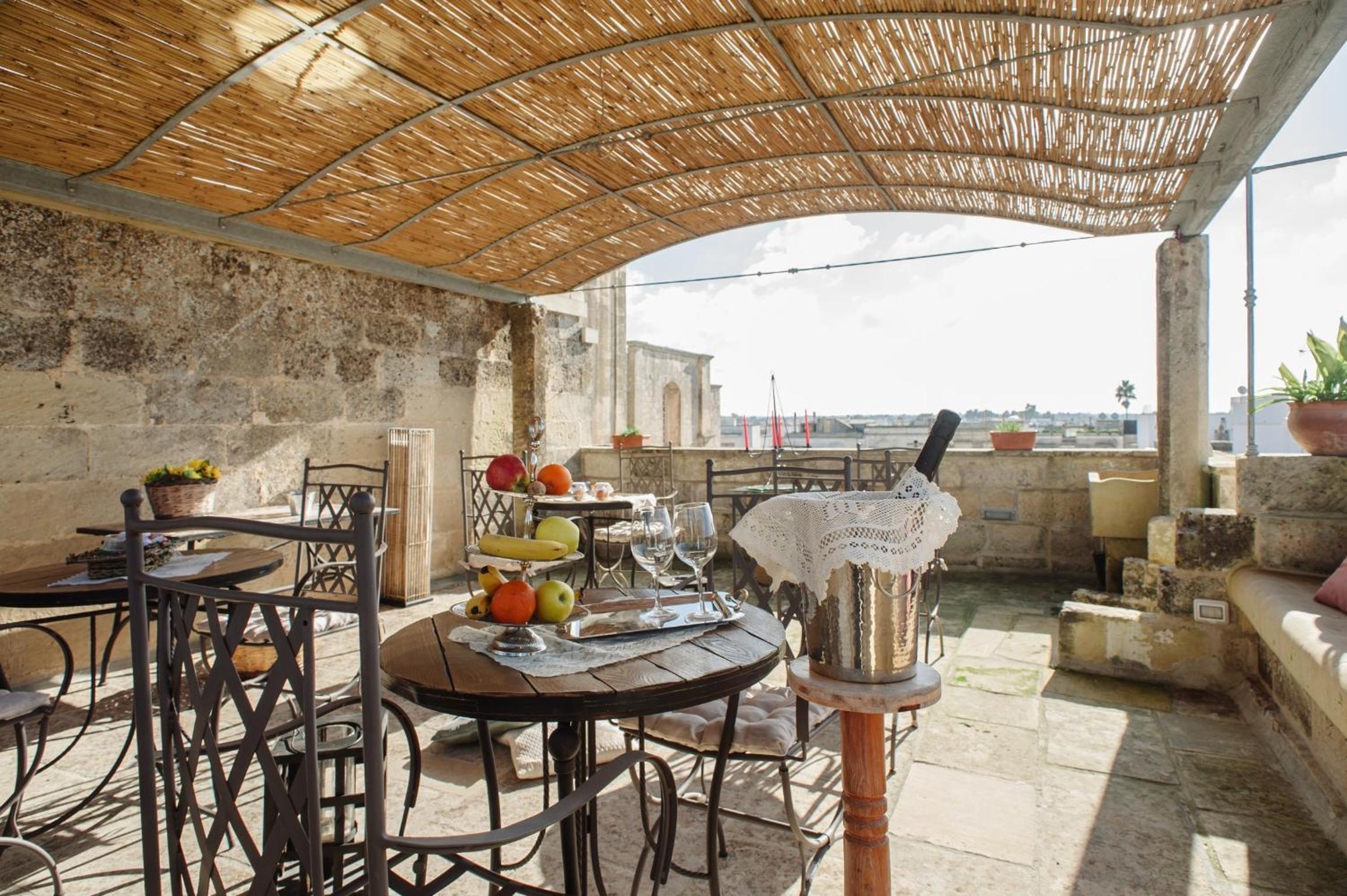 Suite with Terrace - Photo 16