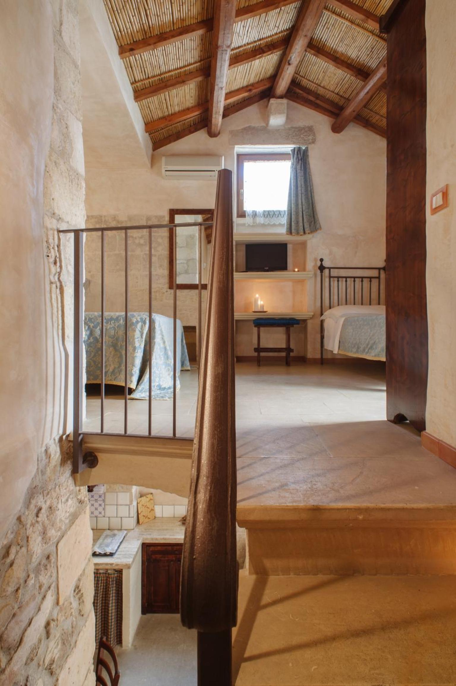 Junior Suite (3 Adults) - Photo 7