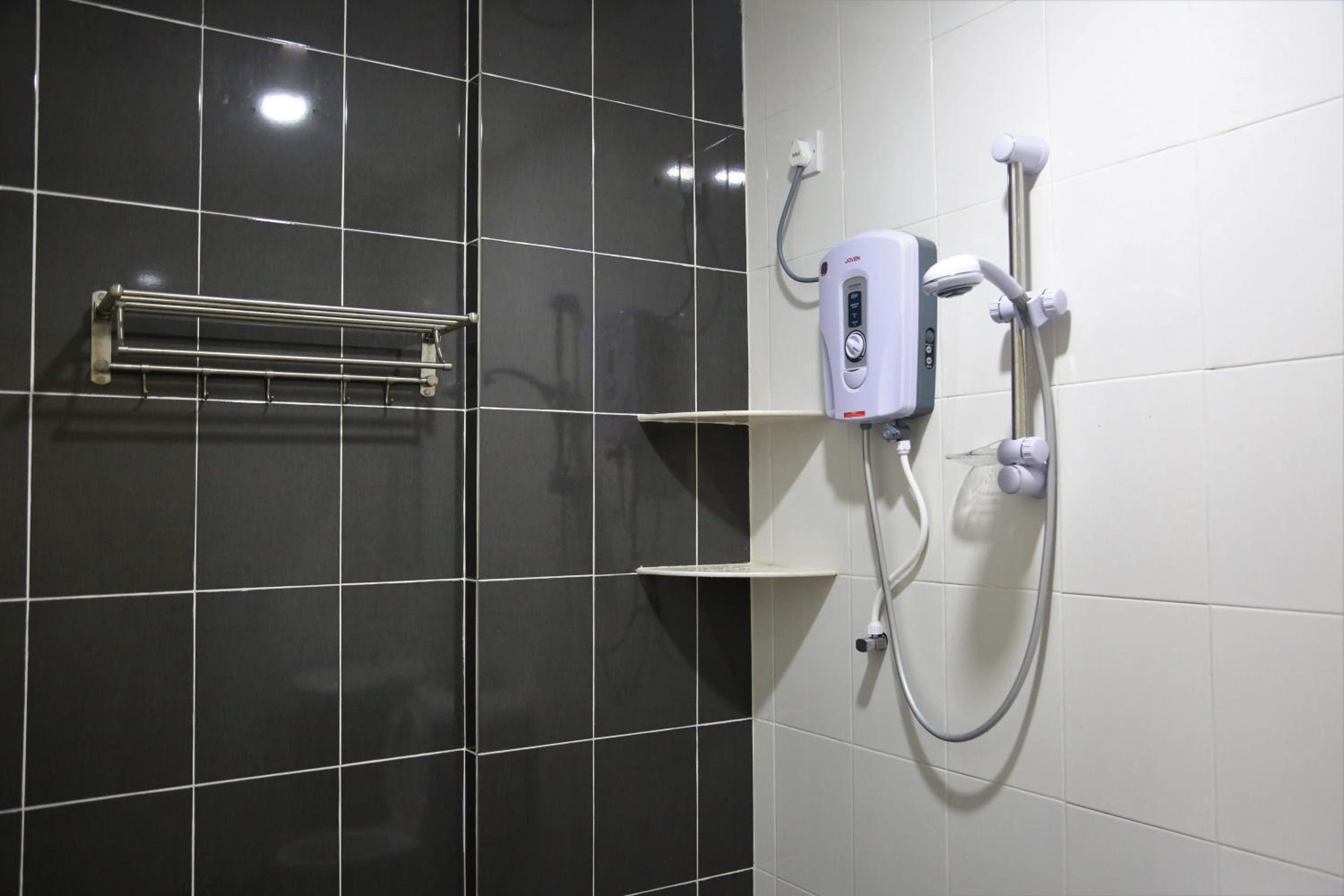 Triple Room with Private Bathroom - Photo 3