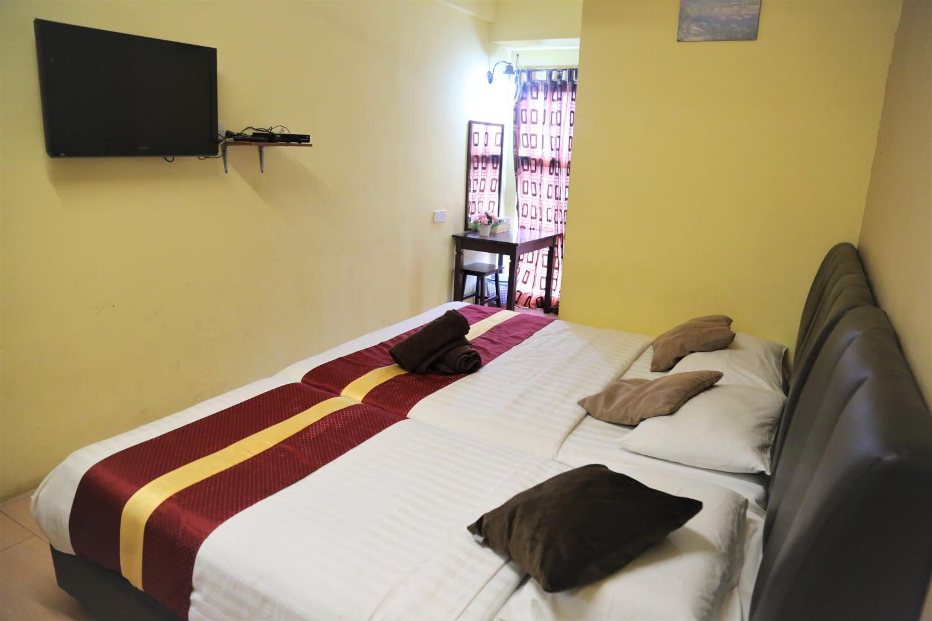 Triple Room with Private Bathroom - Photo 1