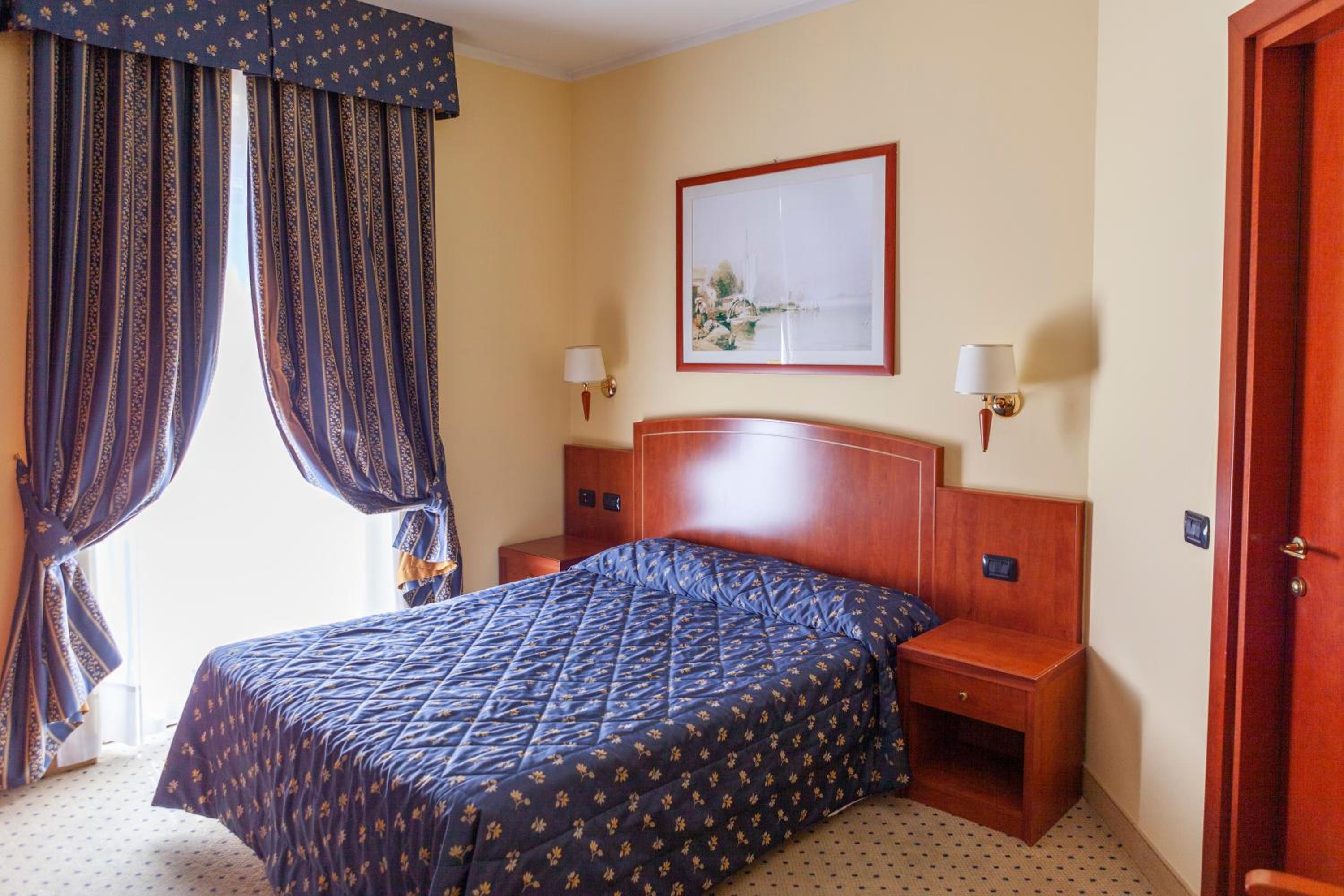 Basic Double Room - Photo 10