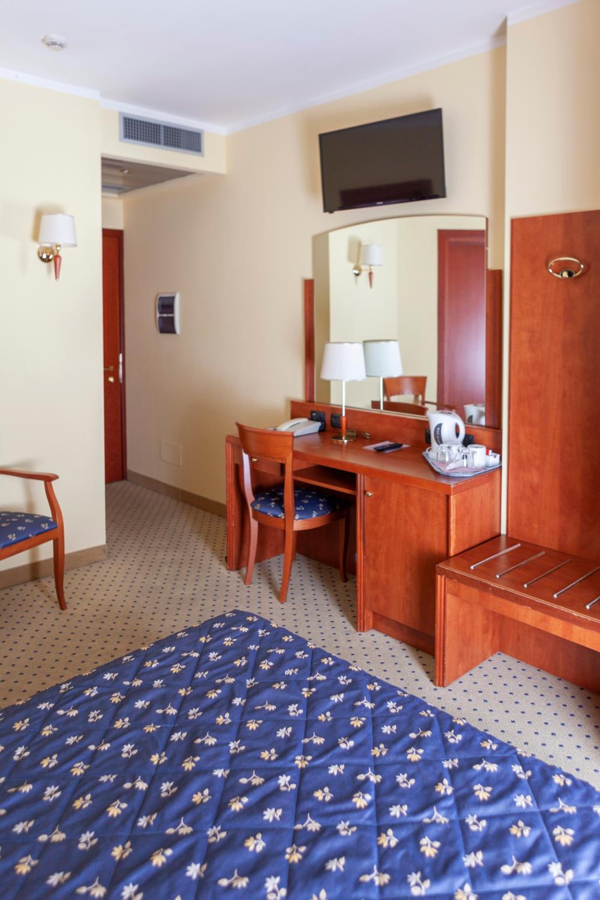 Basic Double Room - Photo 9