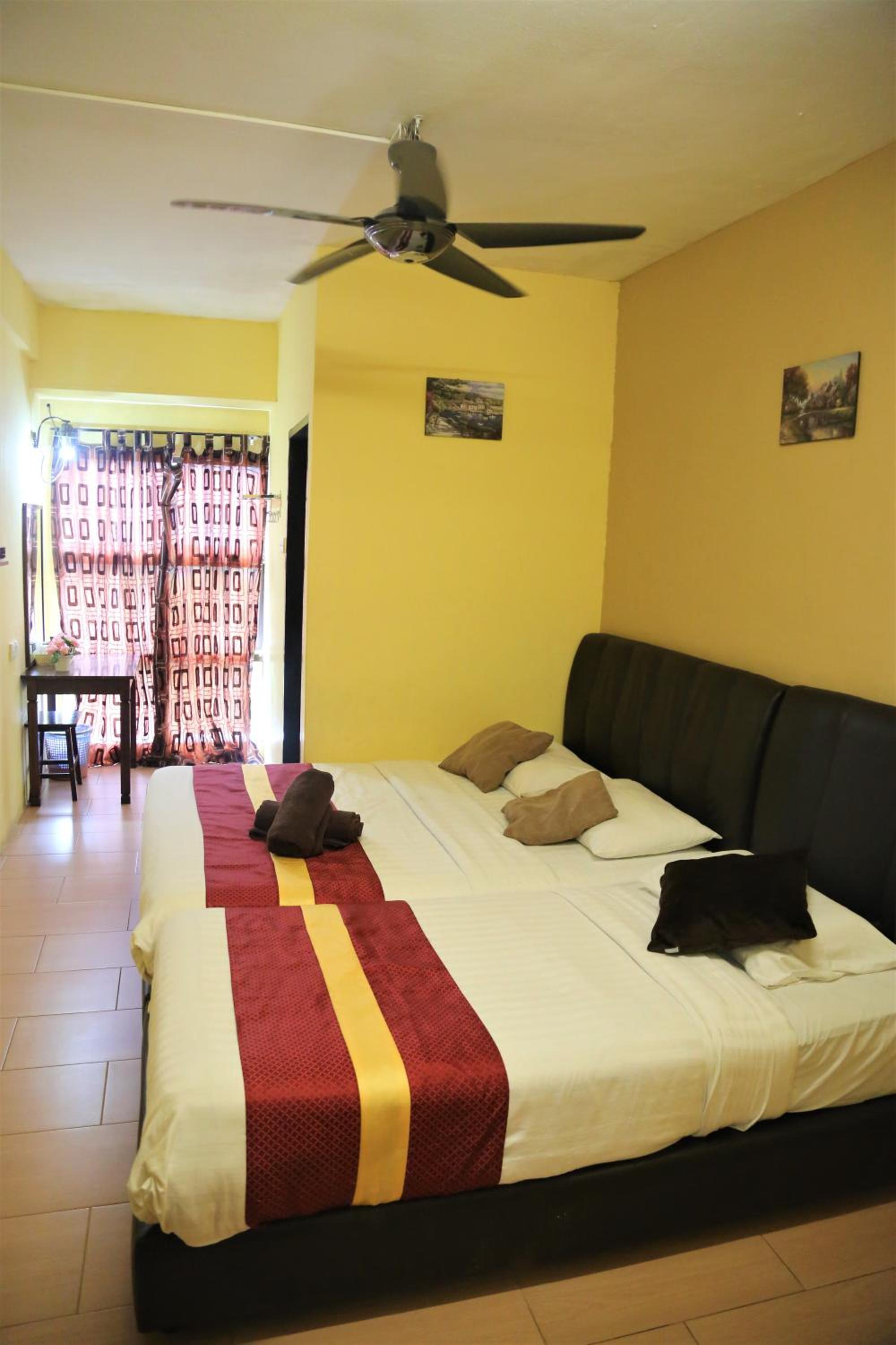 Triple Room with Private Bathroom - Photo 2