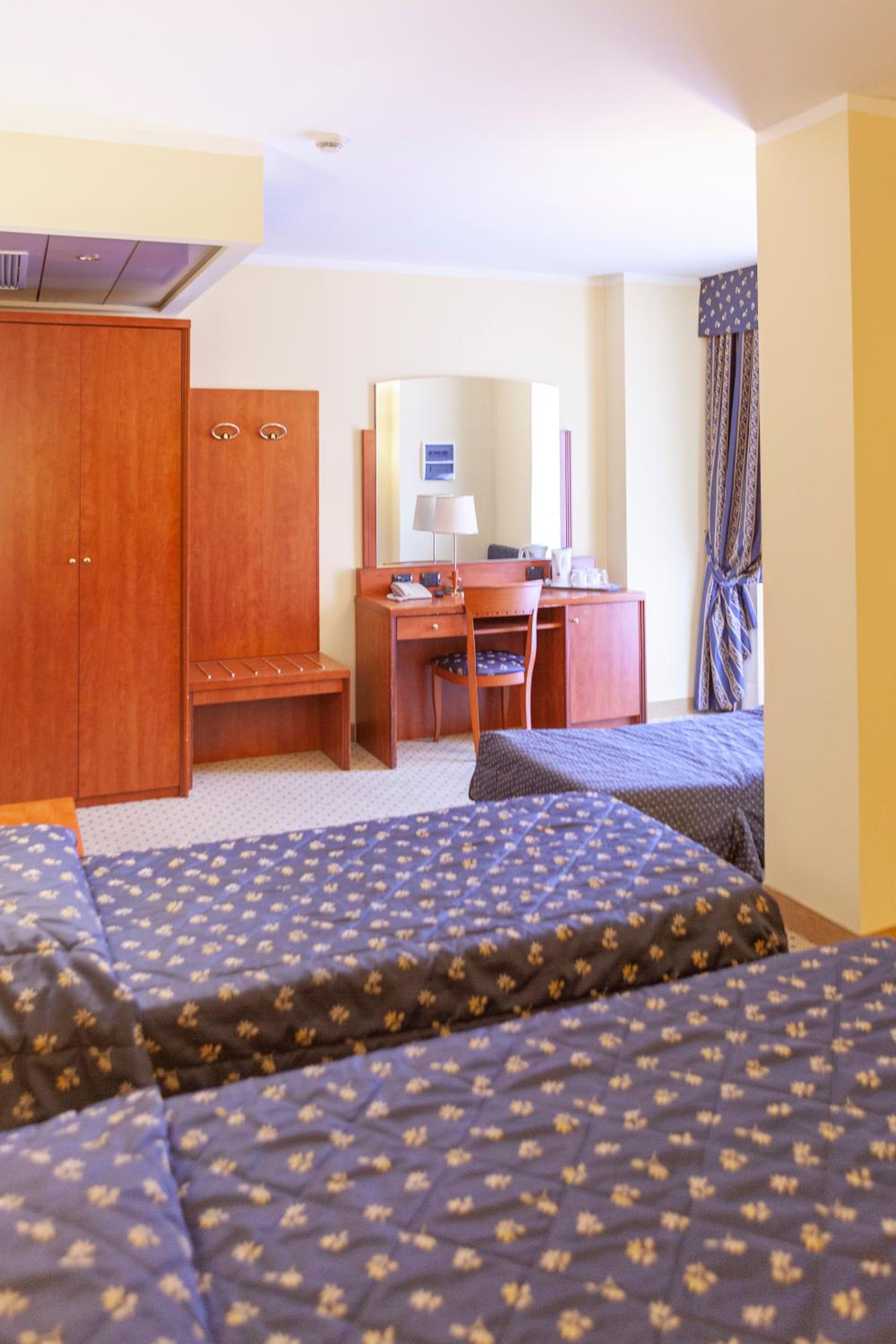 Quadruple Room - Photo 2