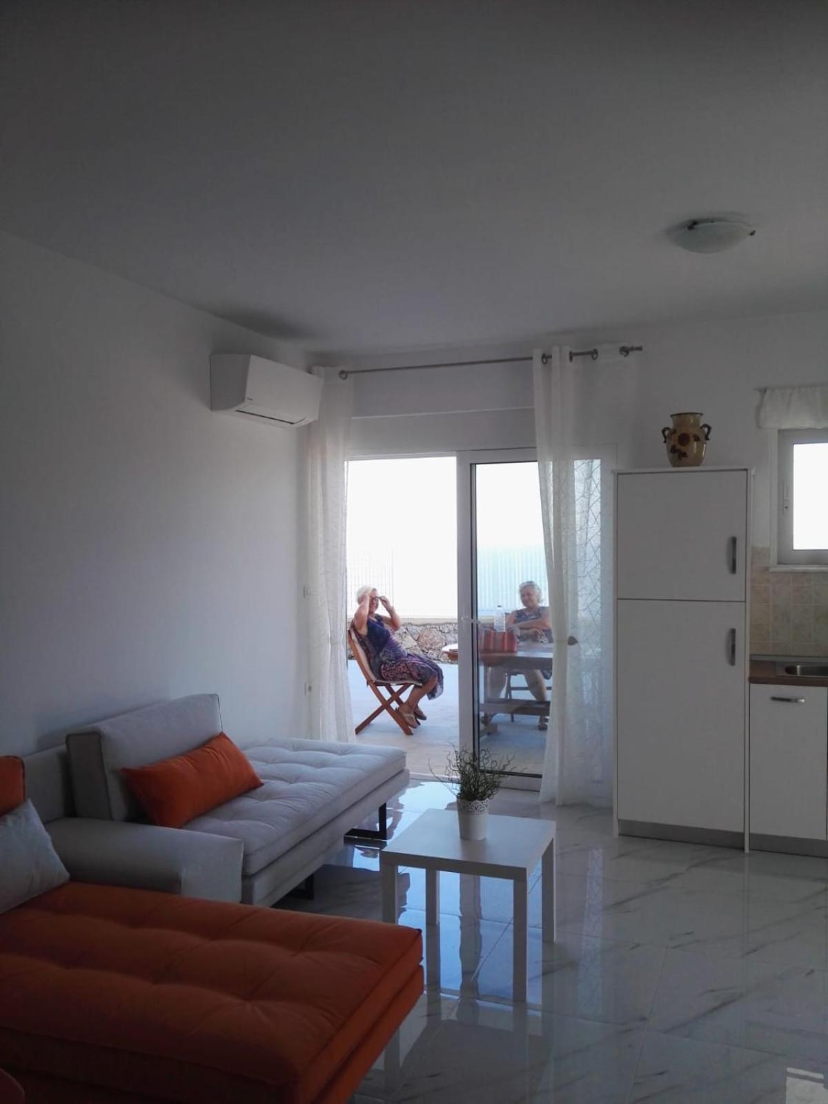 One-Bedroom House photo 2