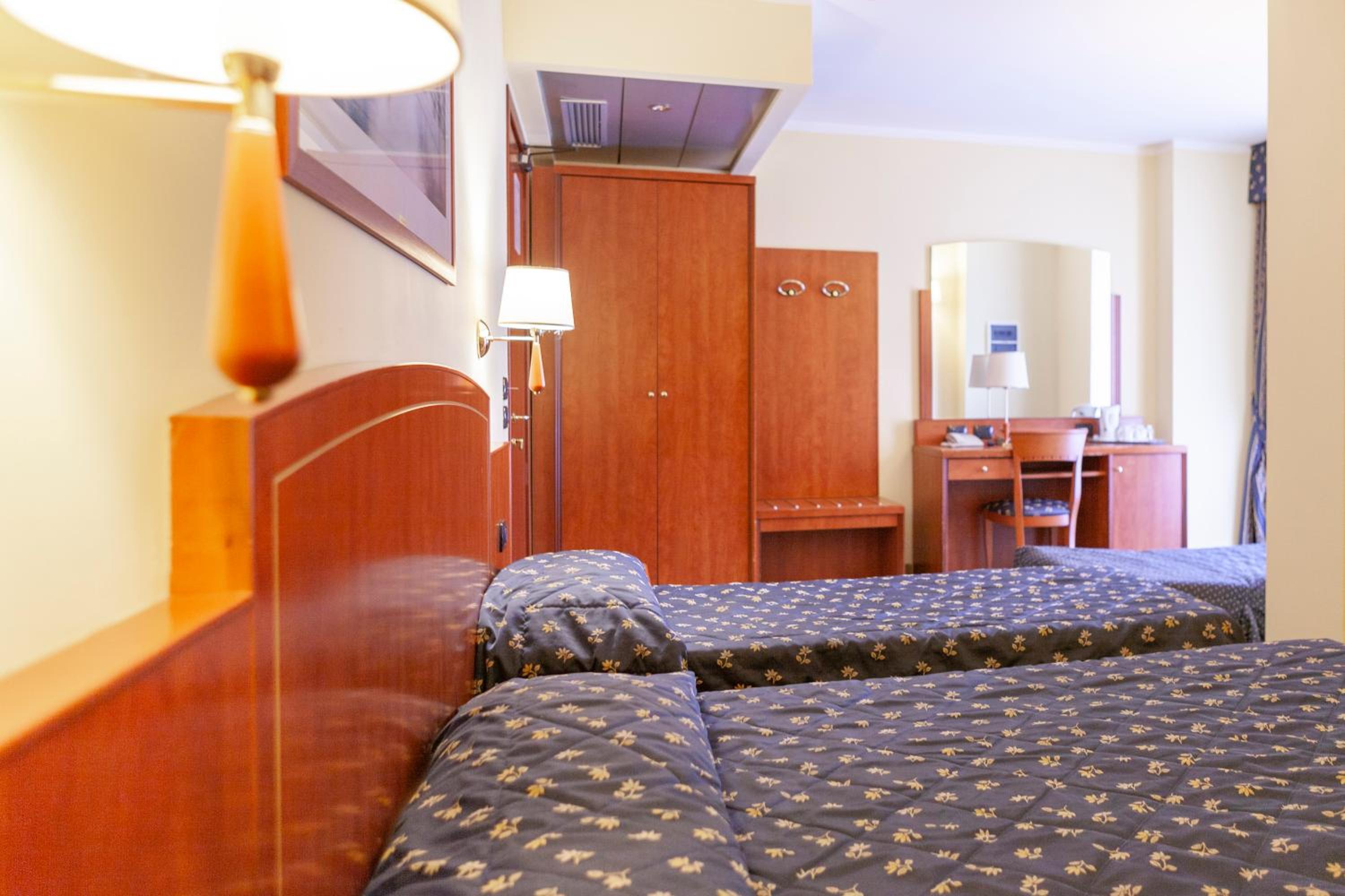 Quadruple Room - Photo 1