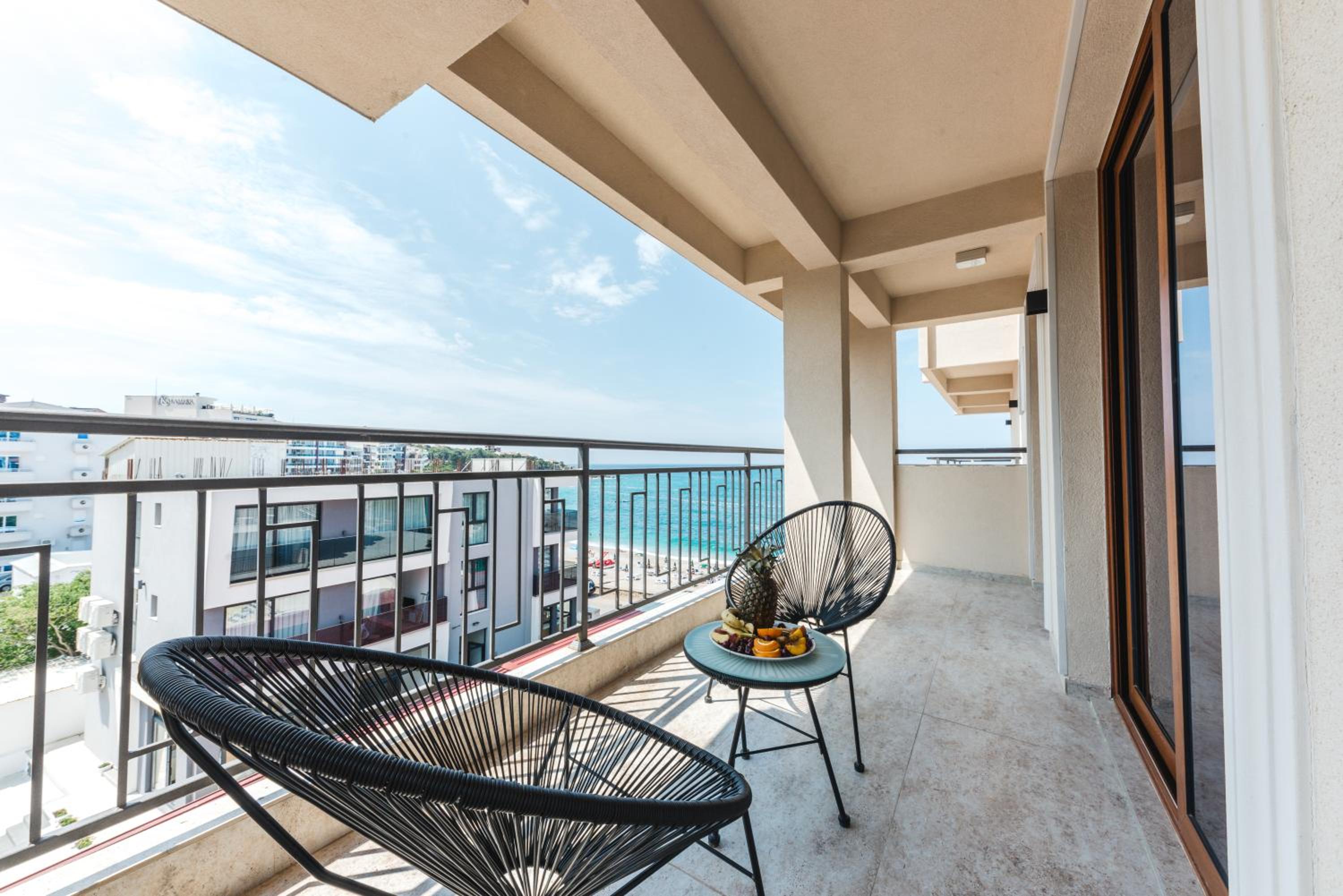 Superior Suite with Sea View - Photo 11