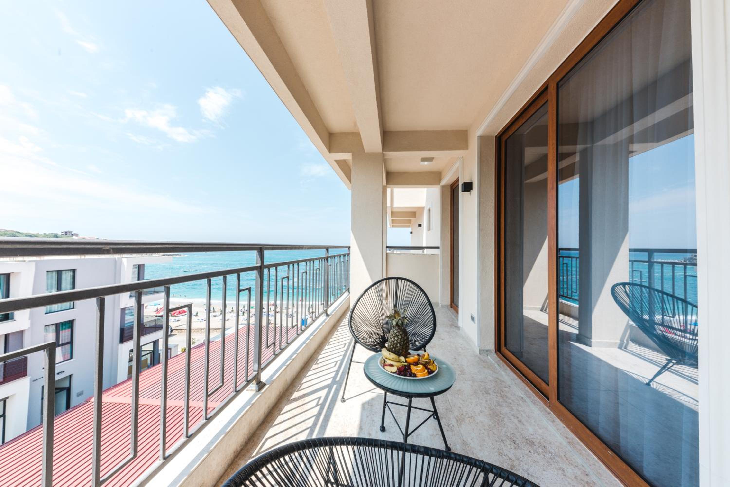 Superior Suite with Sea View - Photo 12
