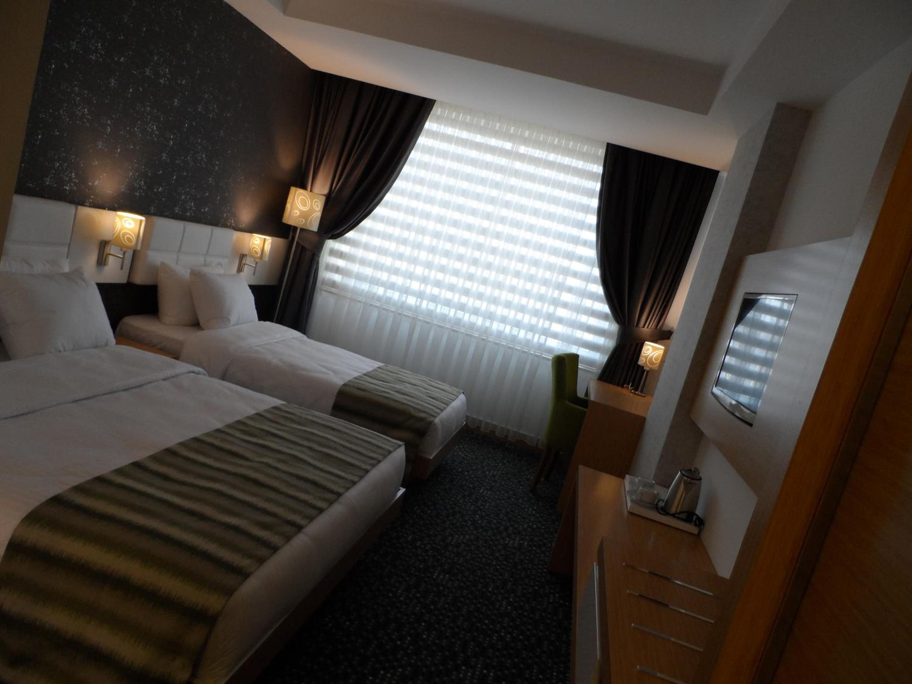 Standard Double or Twin Room - Photo 1