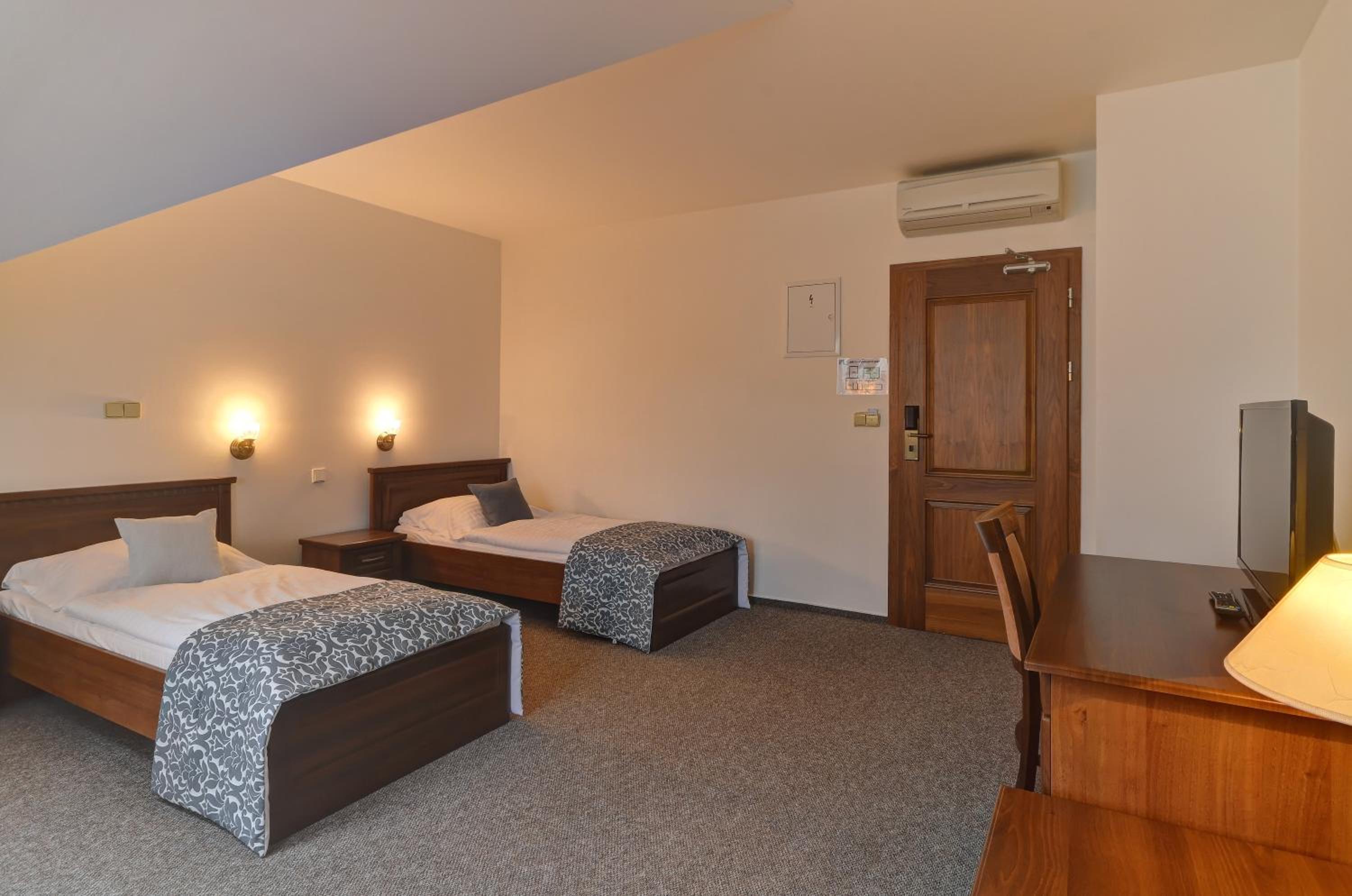 Standard Double or Twin Room - Photo 1