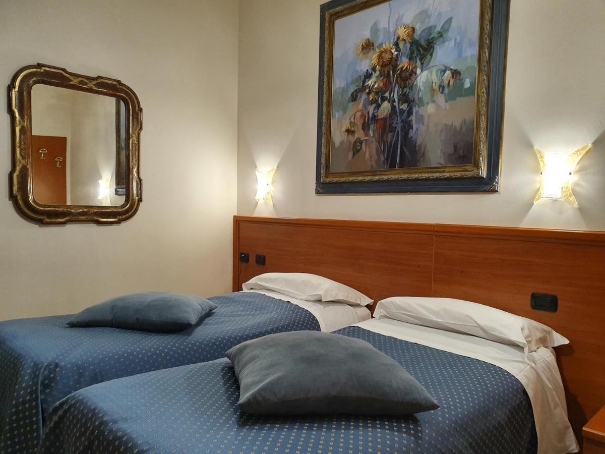 Standard Twin Room photo 3