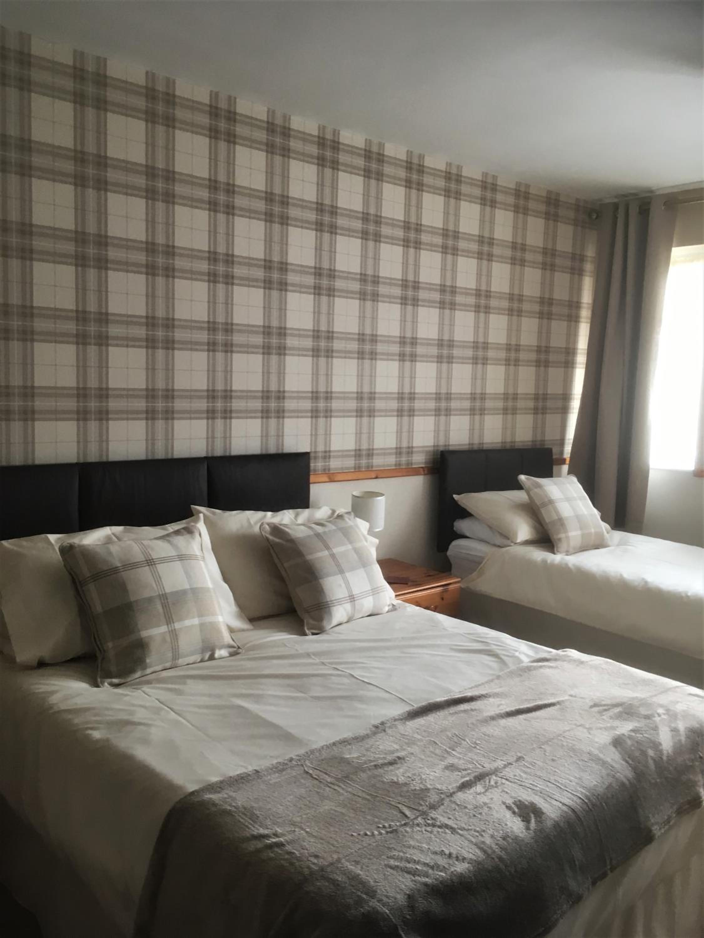 Family Room (2 Adults + 1 Child)