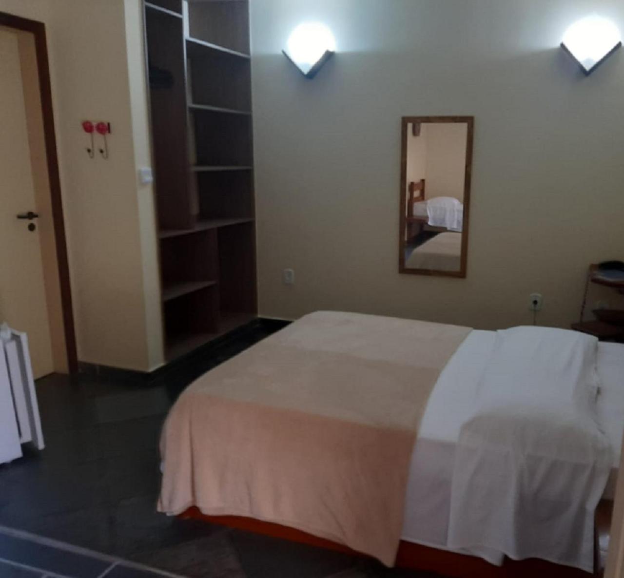Triple Room - Disability Access and private bathroom photo 2
