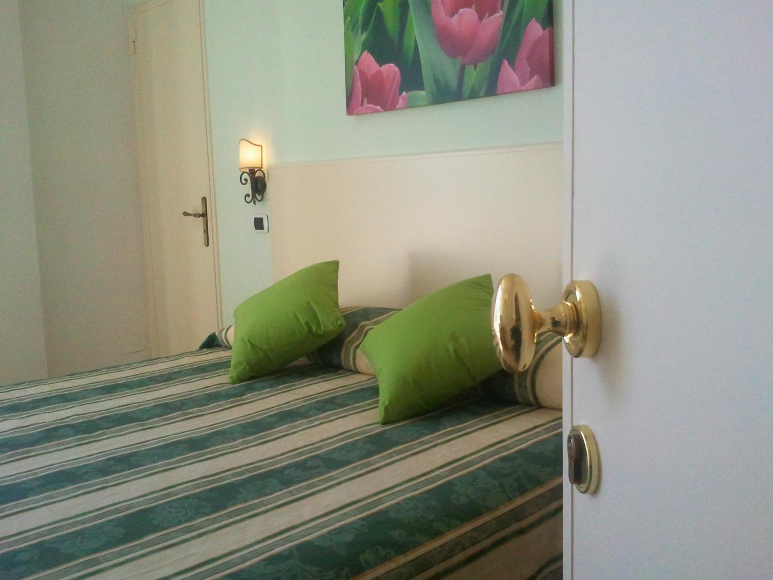 Standard Twin Room photo 2