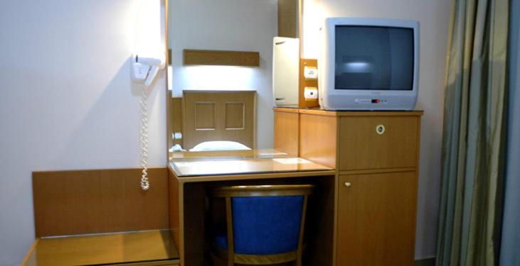 Double or Twin Room - Photo 6