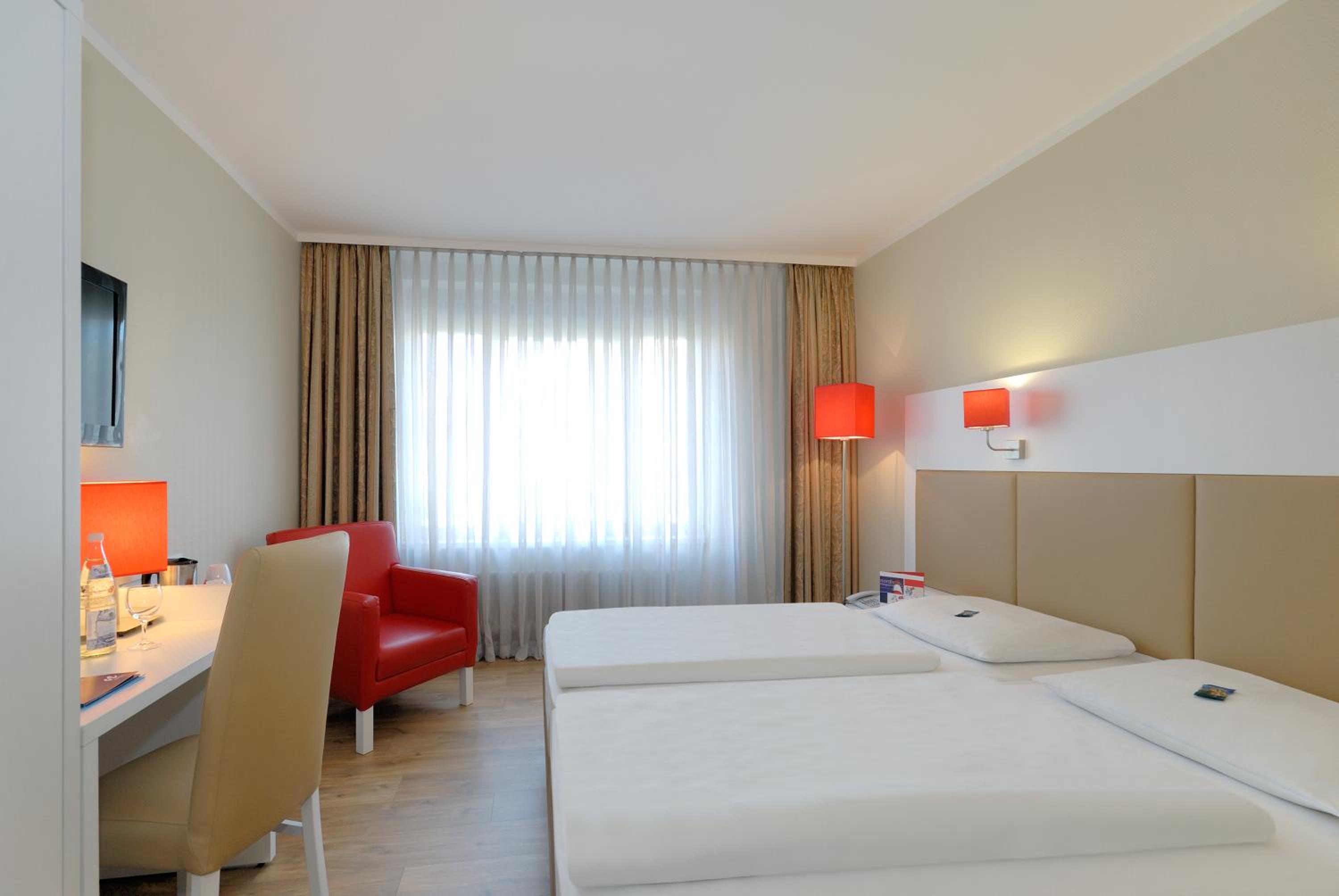 Standard Twin Room - Photo 1