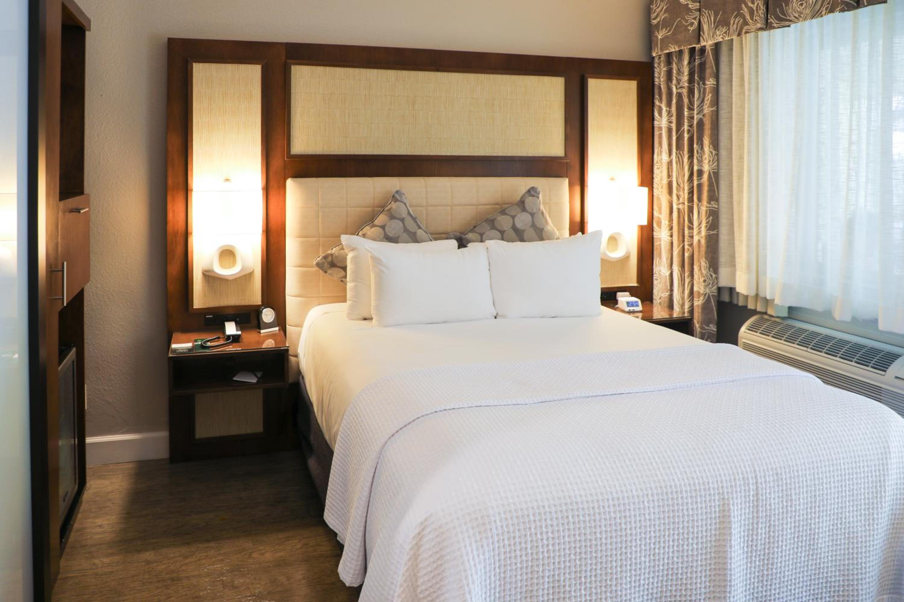 Deluxe Queen Room - Disability Access