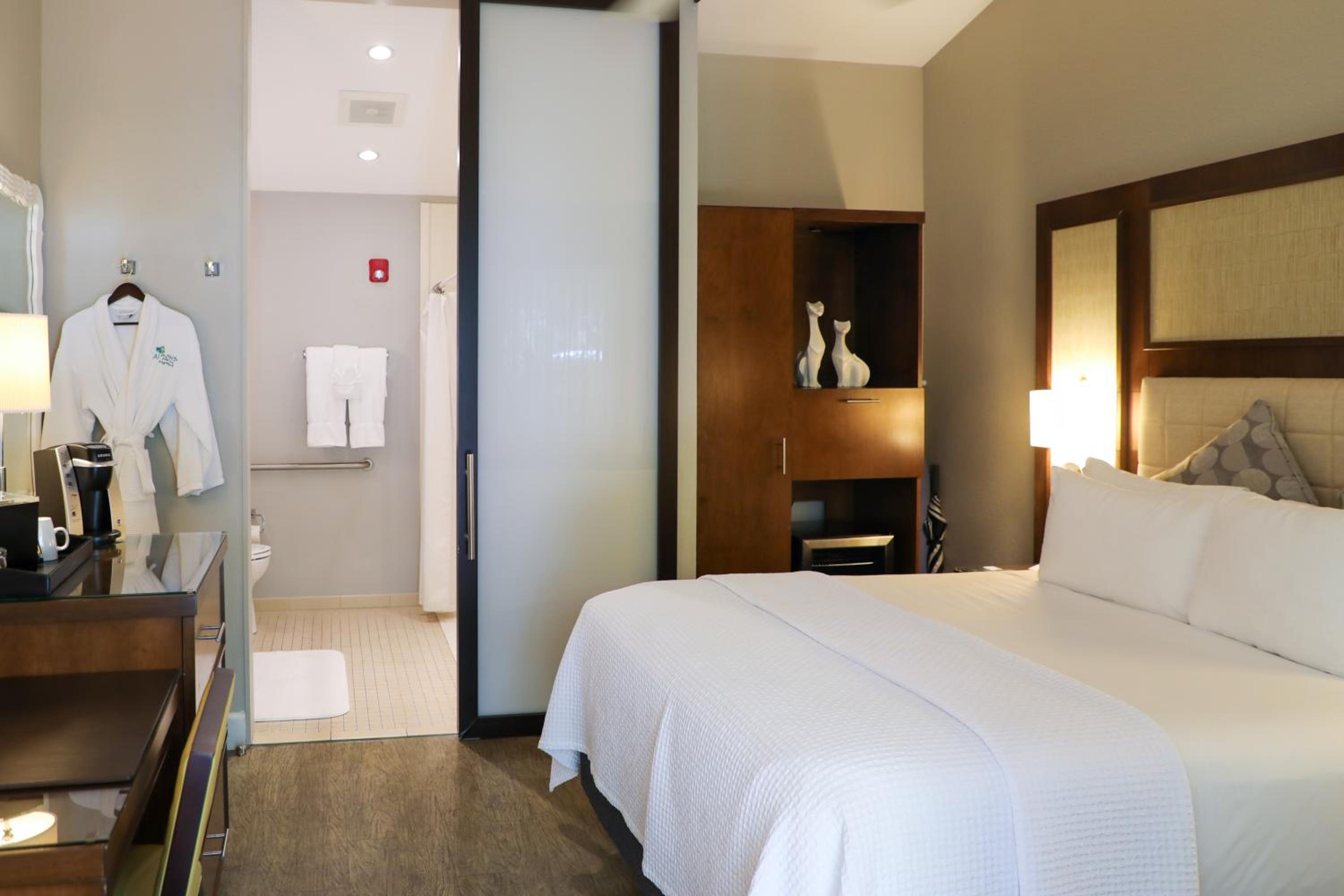 Deluxe Queen Room - Disability Access - Photo 9