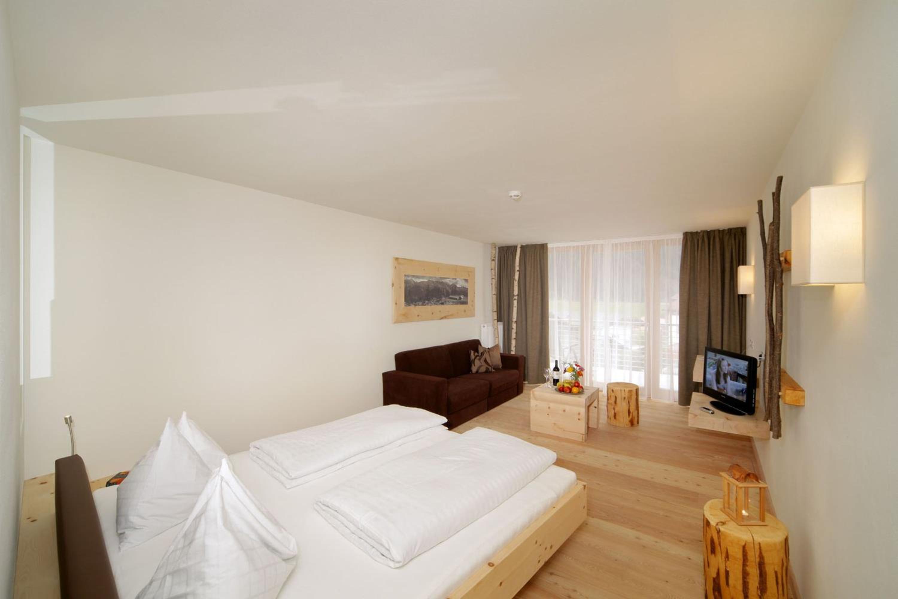 Deluxe Double Room with Balcony photo 3