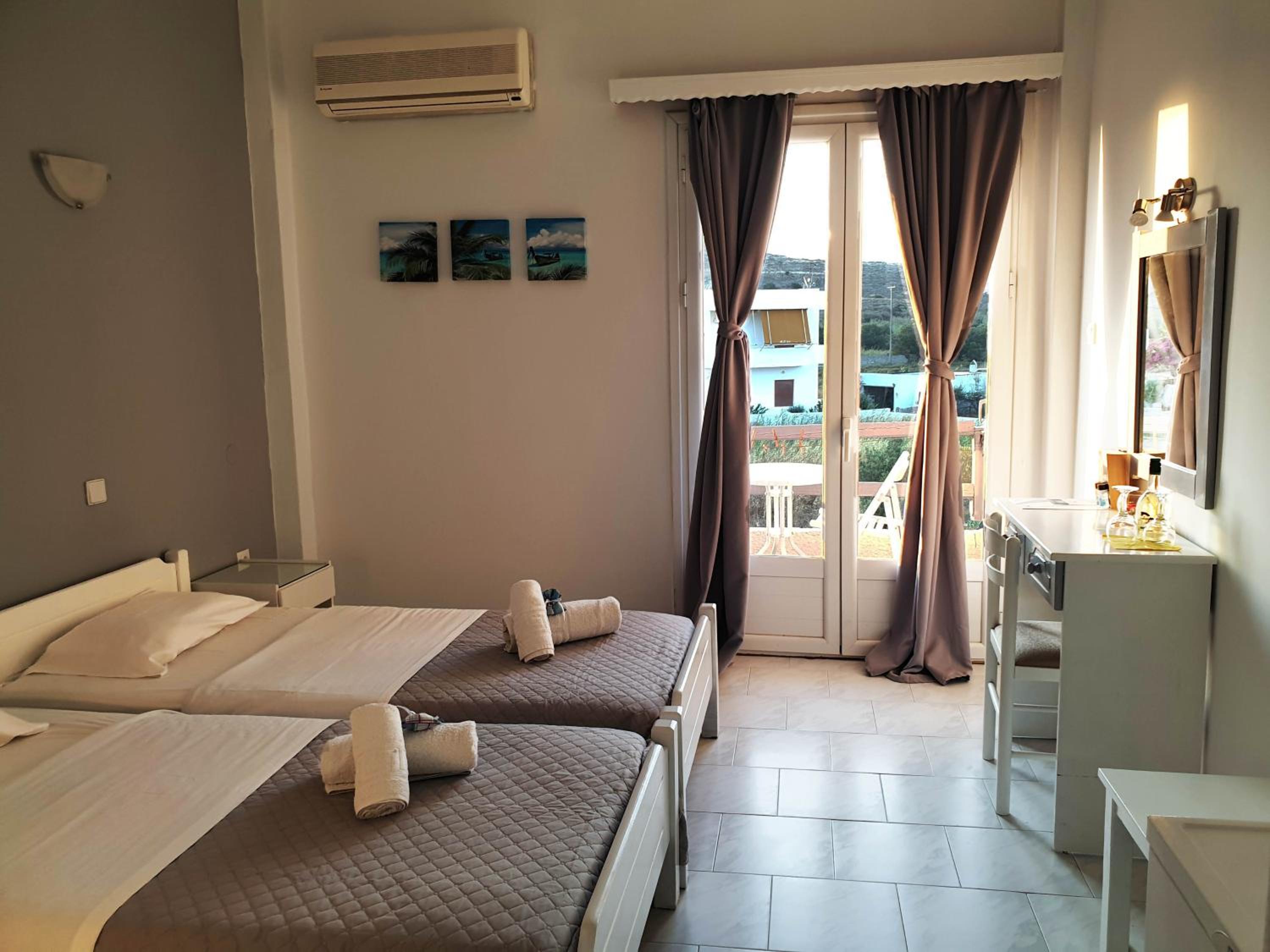 Standard Double or Twin Room with Balcony - Photo 4