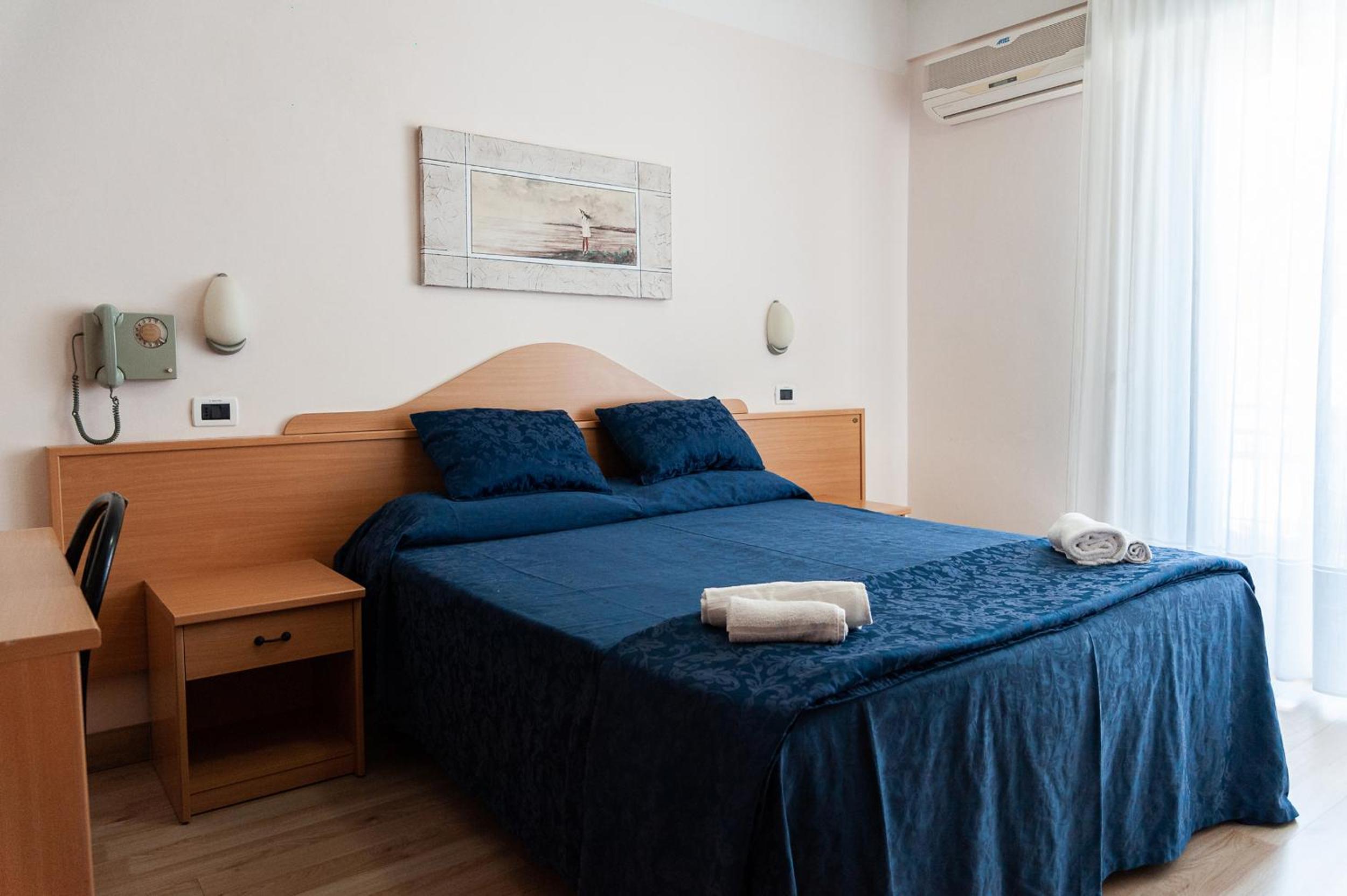 Double Room with Balcony - Photo 4