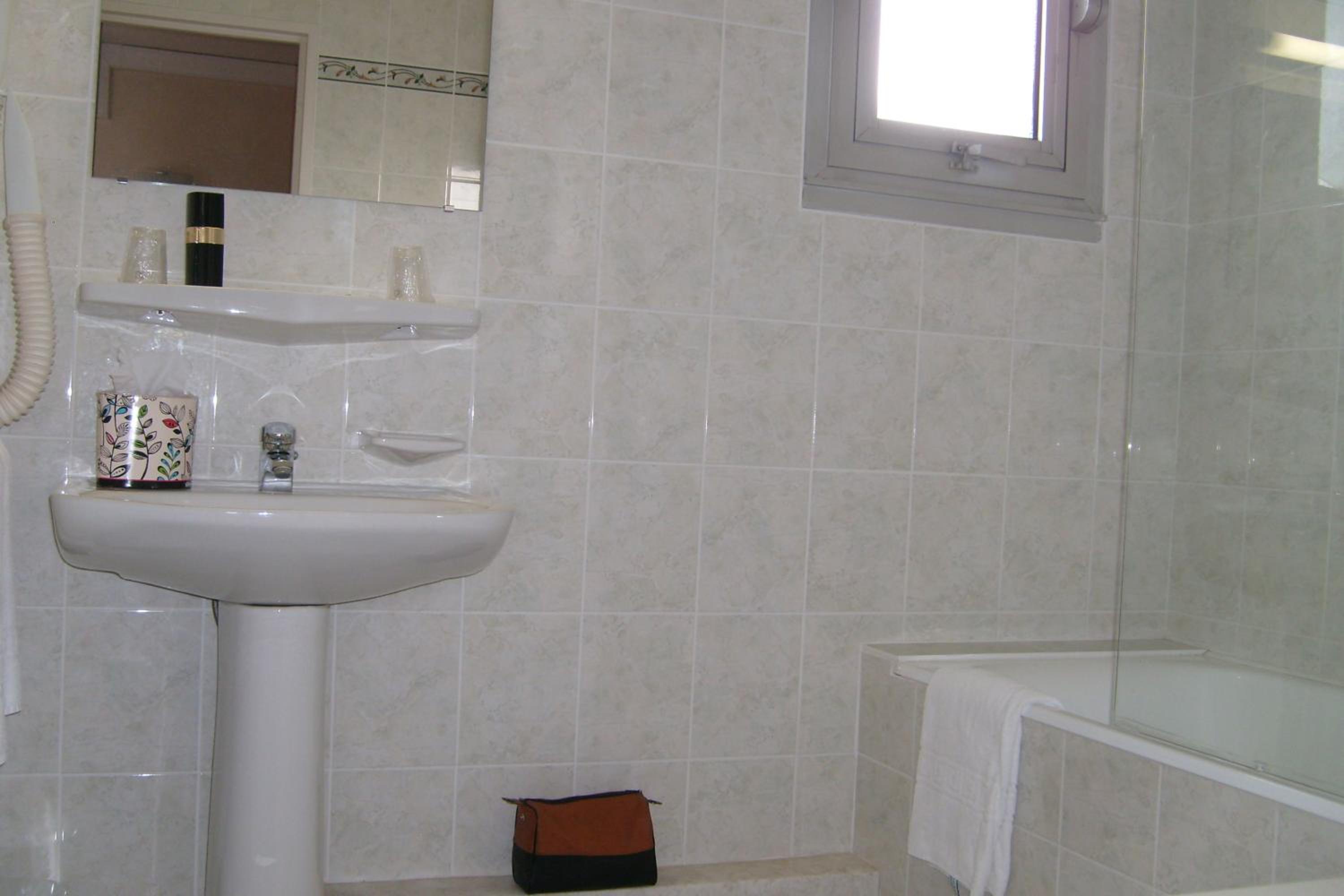 Double Room With Bath photo 3