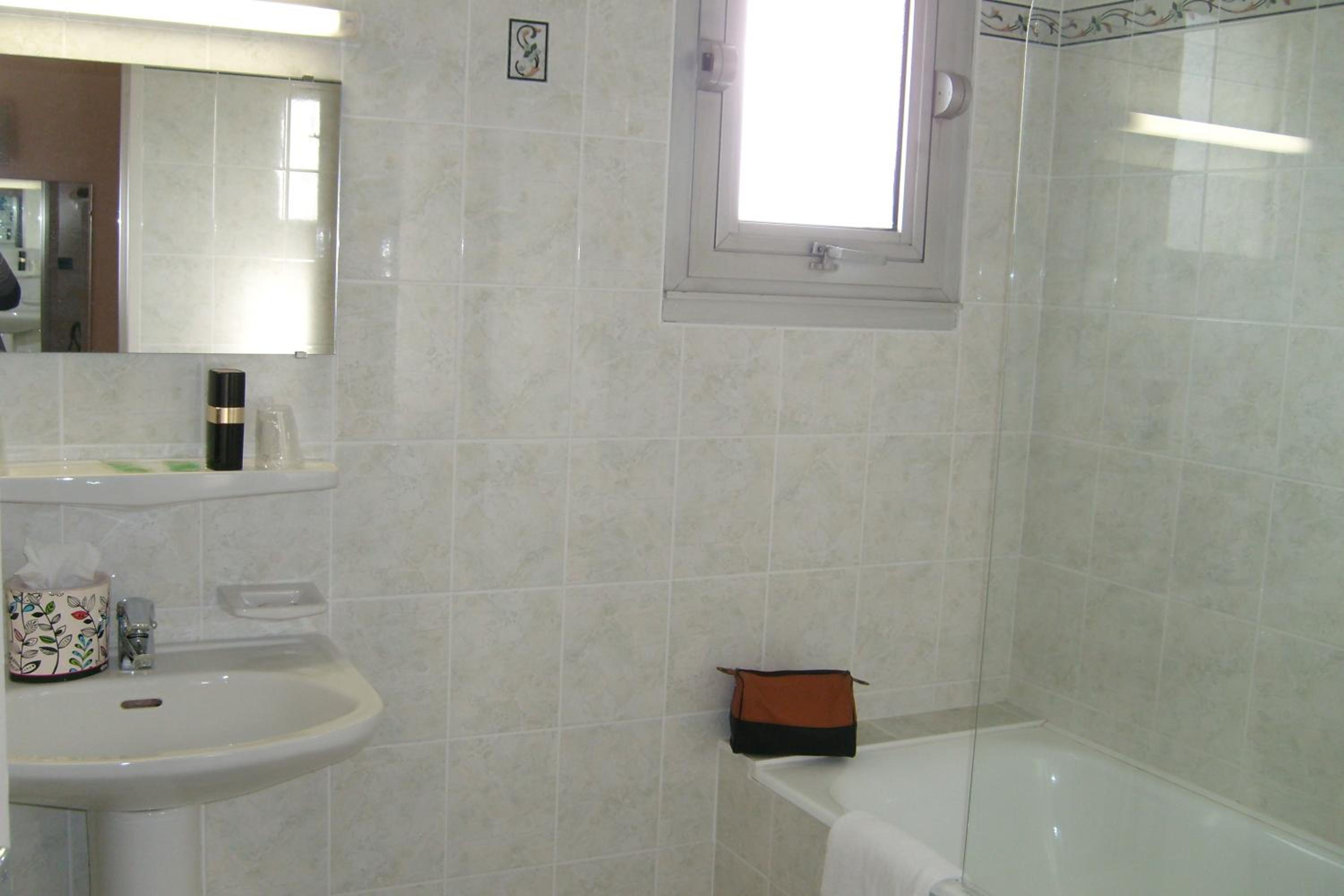 Double Room With Bath photo 2