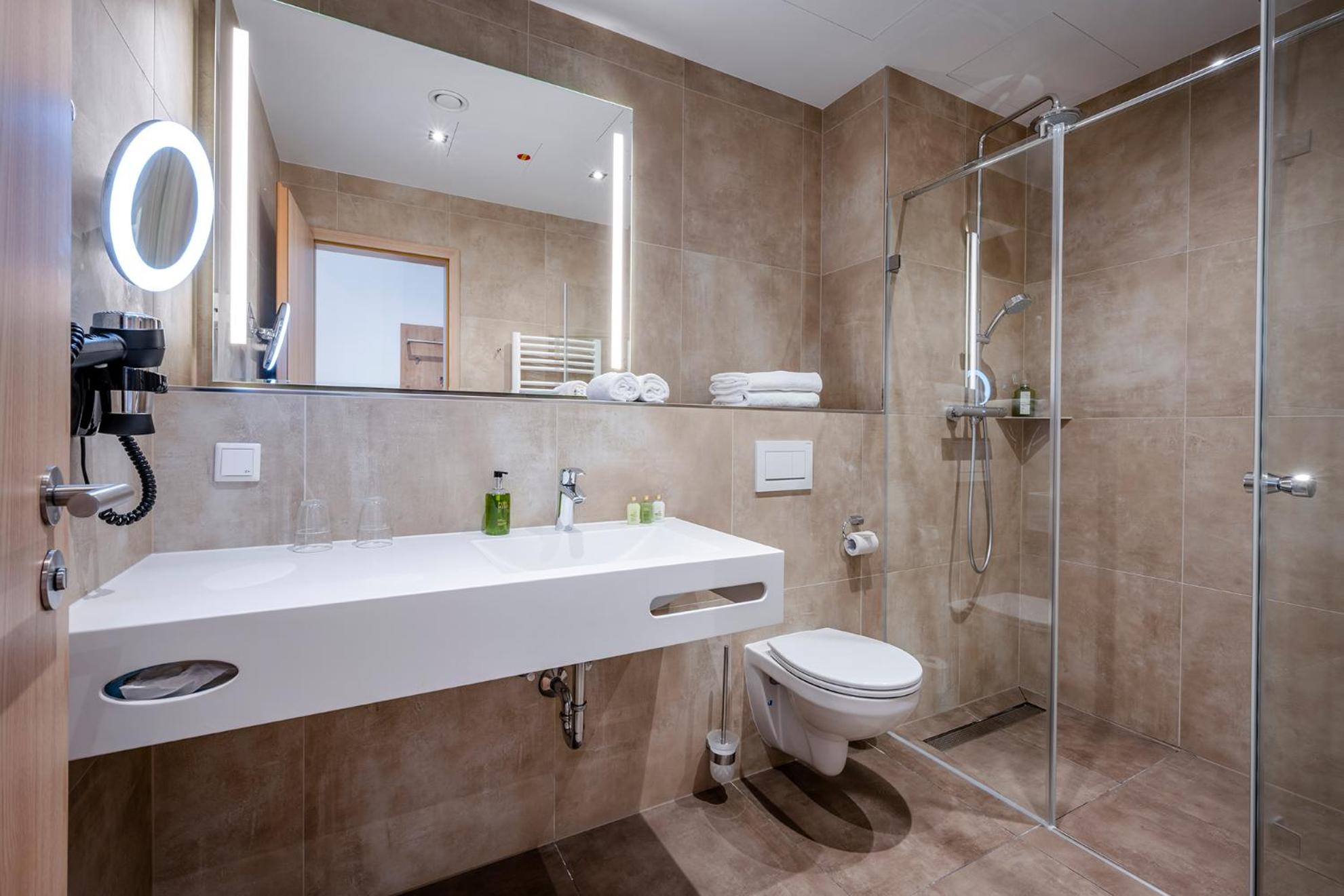Deluxe Junior Suite - Photo 5