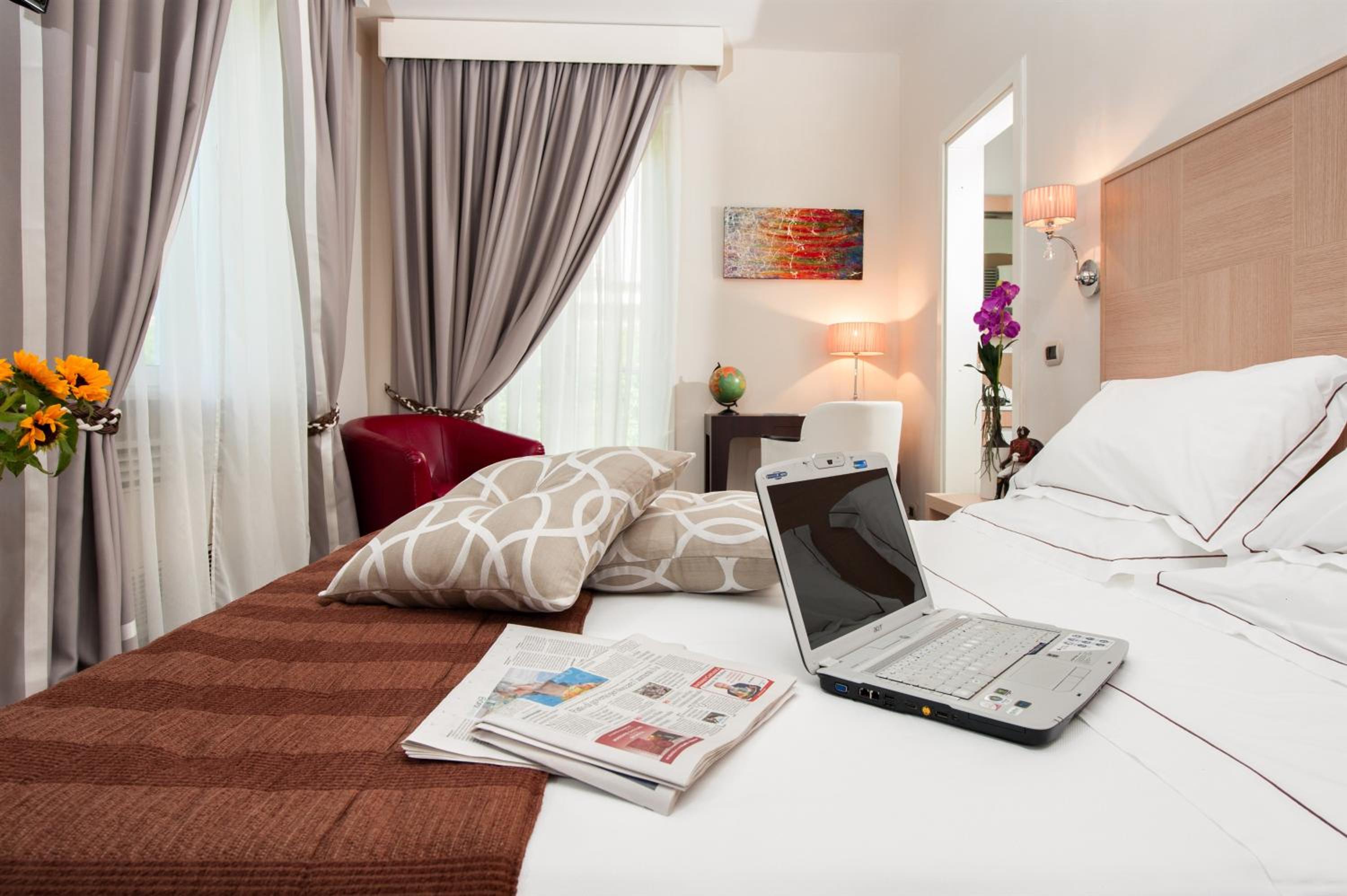 Standard Double or Twin Room photo 2