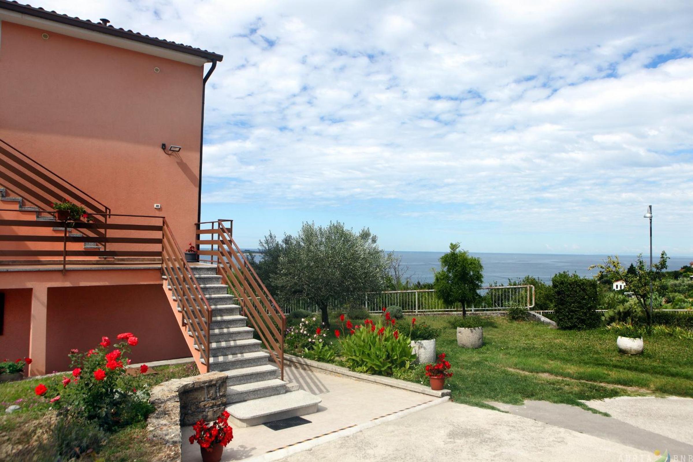 Two Bedroom Apartment with Balcony and Sea View photo 3