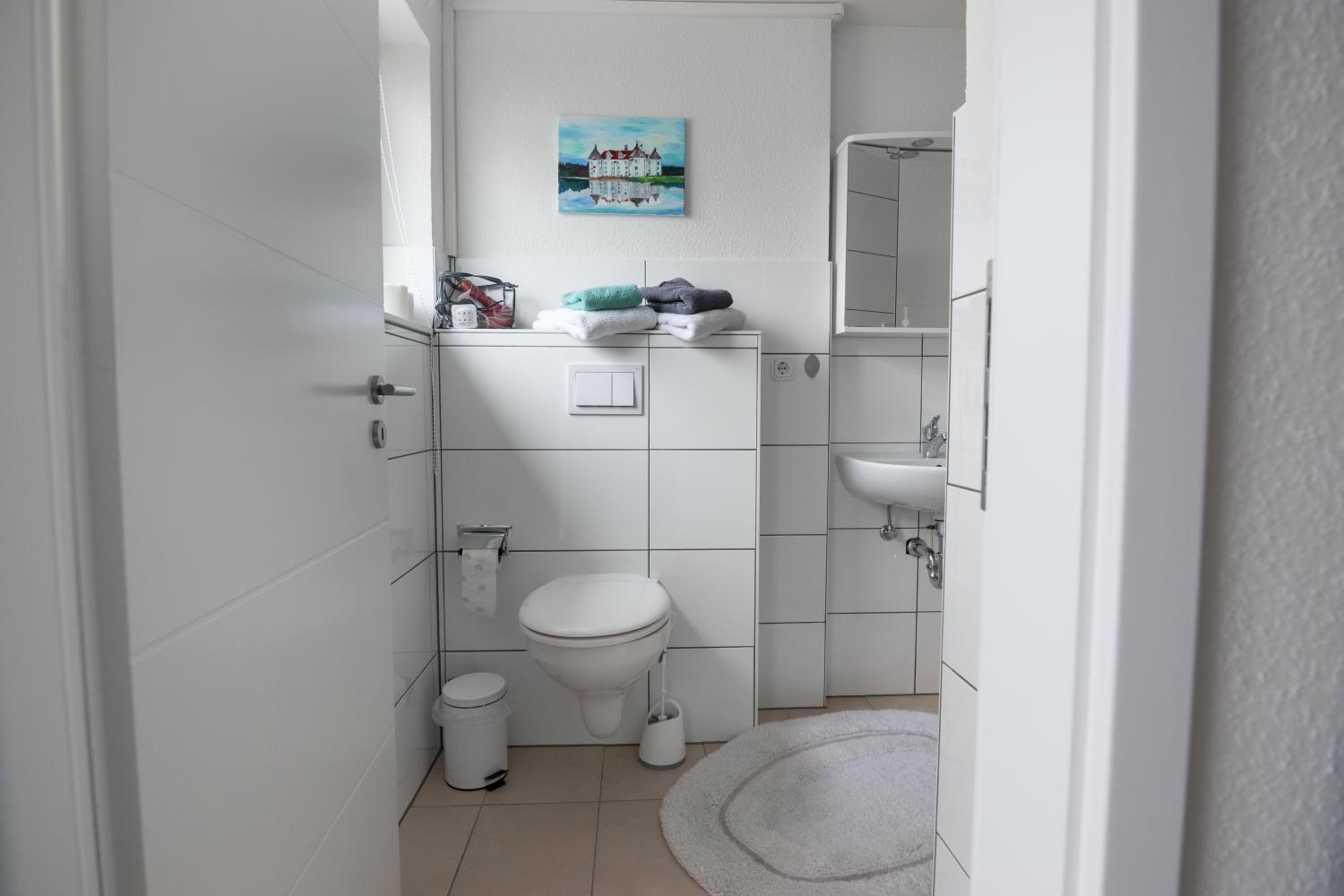 One-Bedroom Apartment - Photo 4