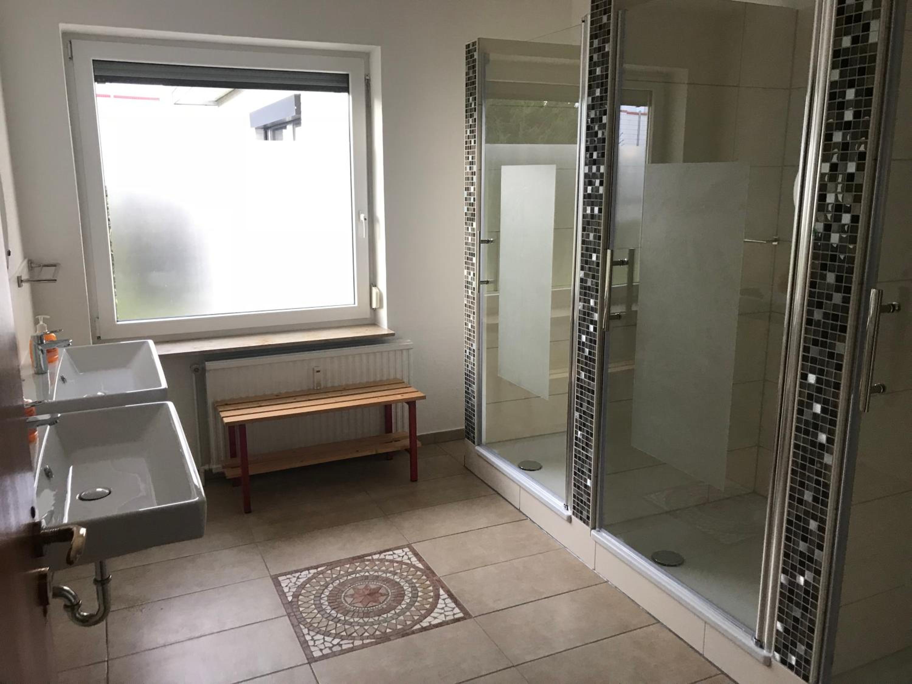 Single Room with Shared Bathroom photo 3