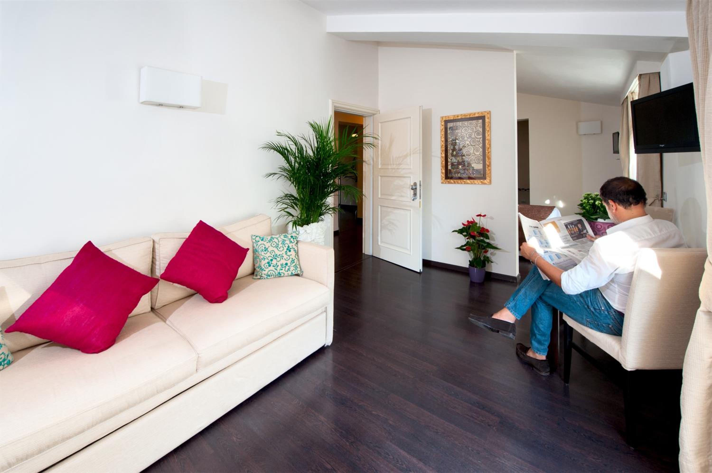 Junior Suite (2 Adults) photo 3
