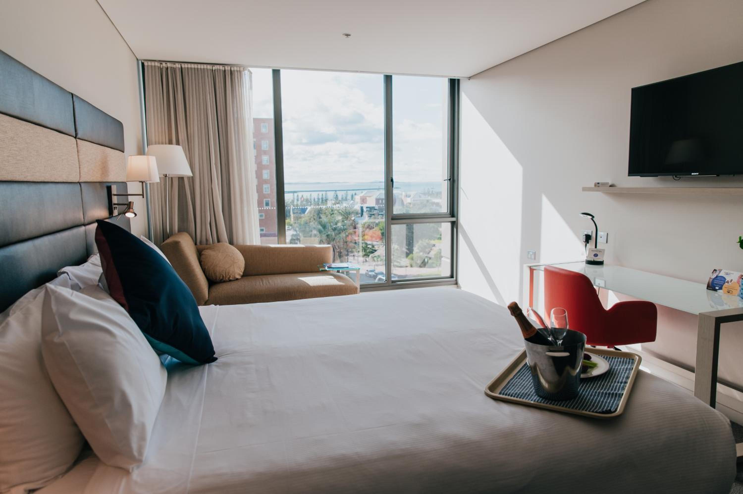 Superior King Room with Harbor View - Photo 2