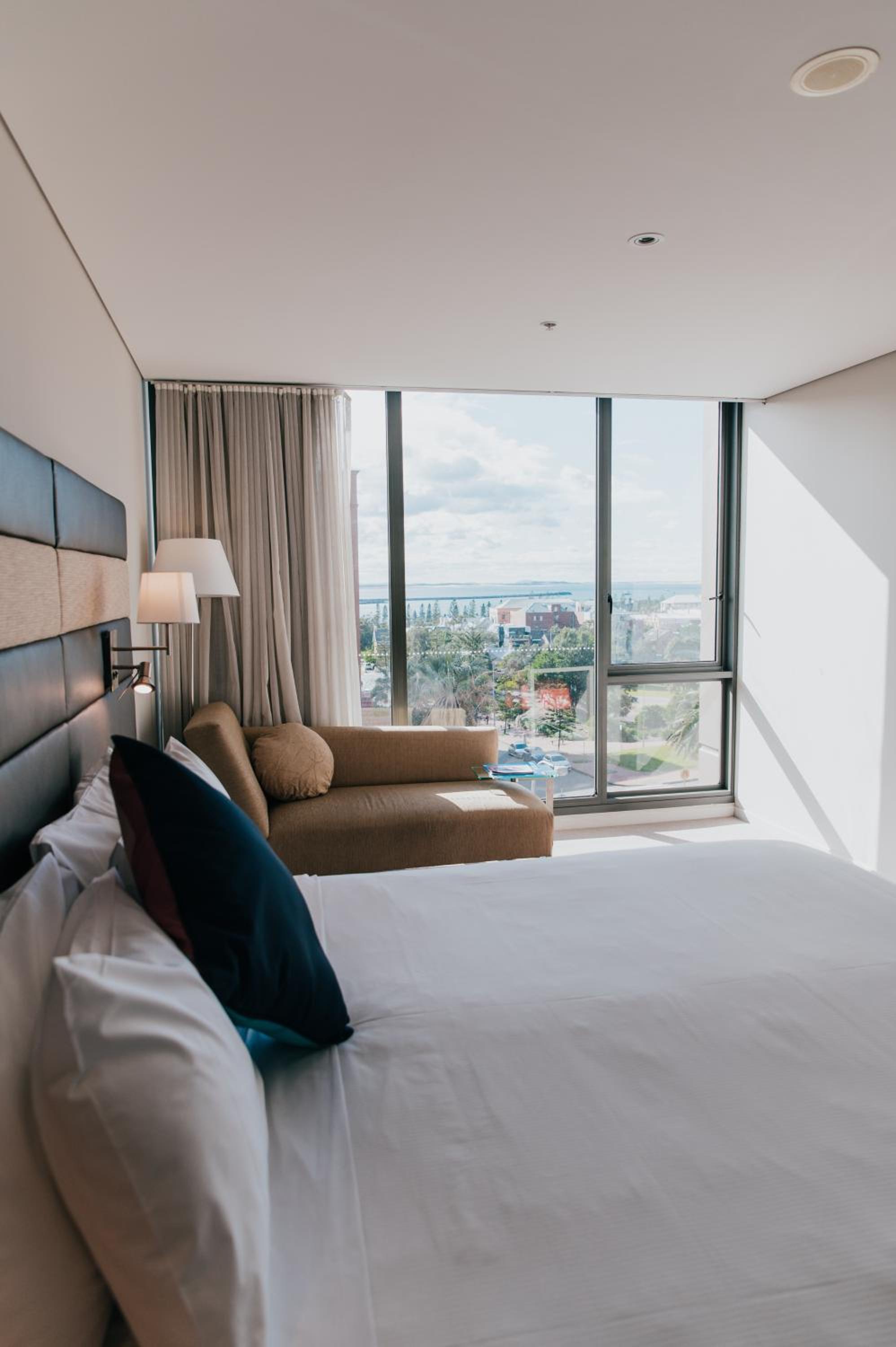 Superior King Room with Harbor View - Photo 7