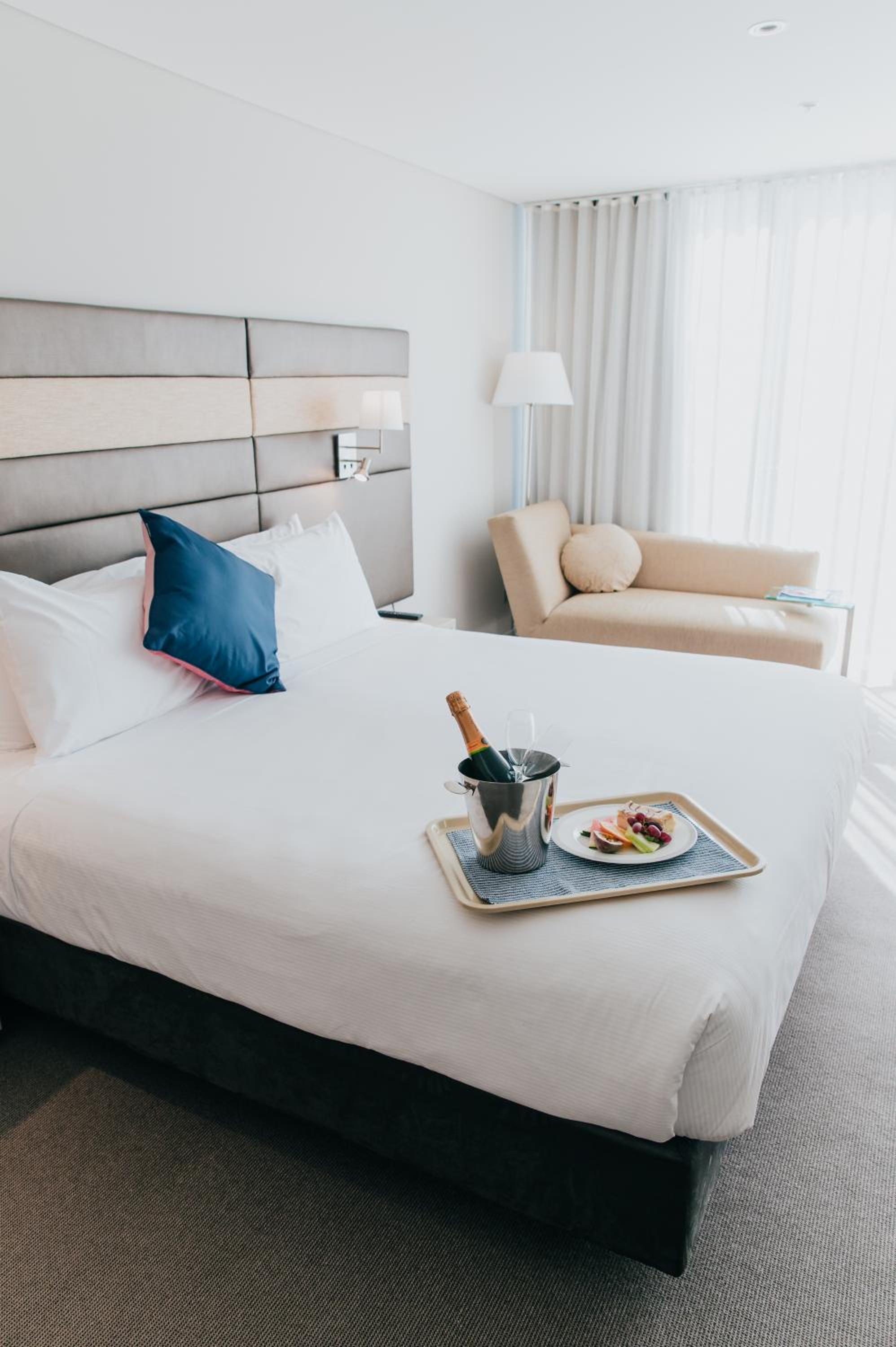 Superior King Room with Harbor View - Photo 6