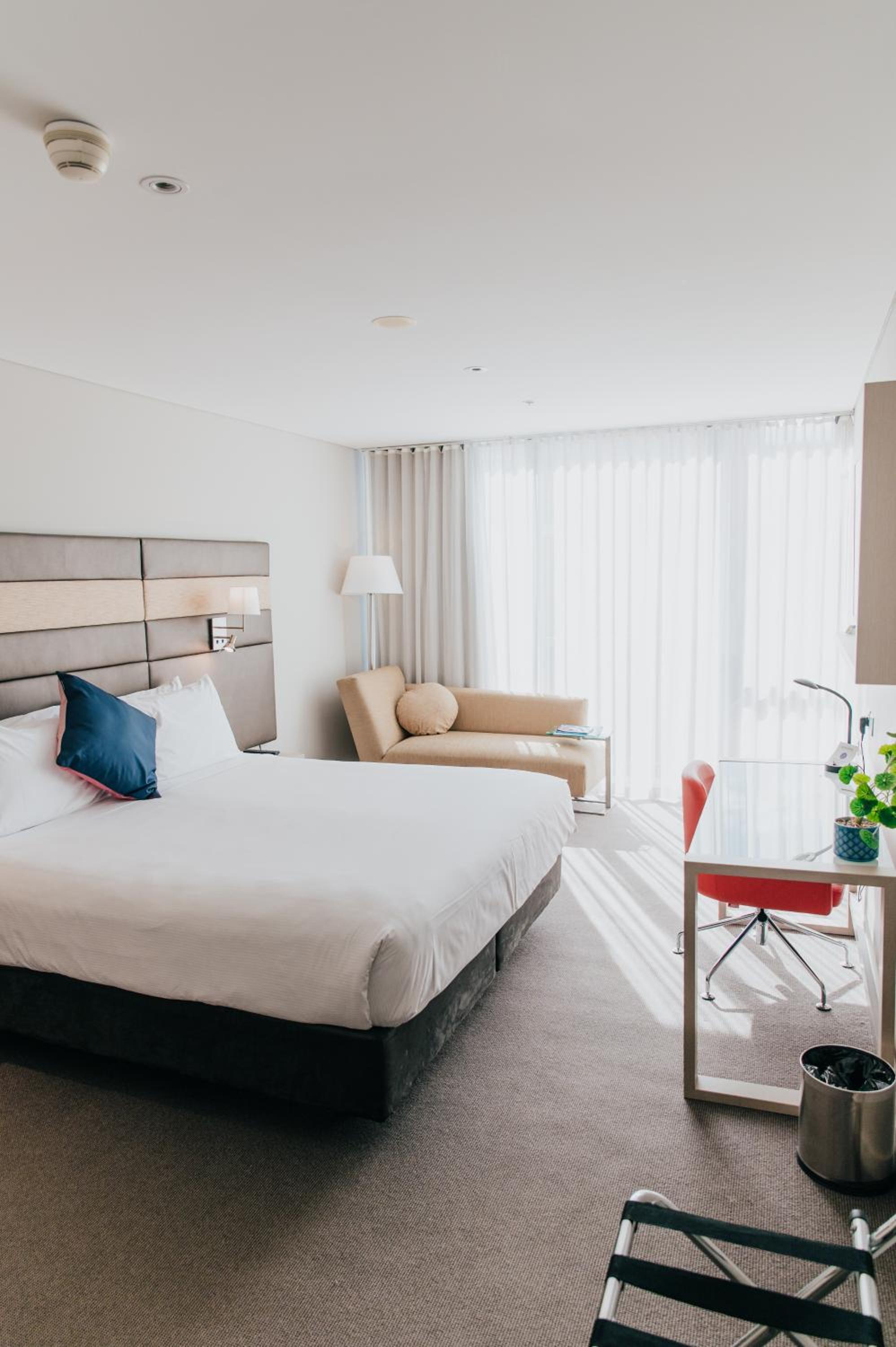 Superior Room with 1 King Size bed - Photo 7