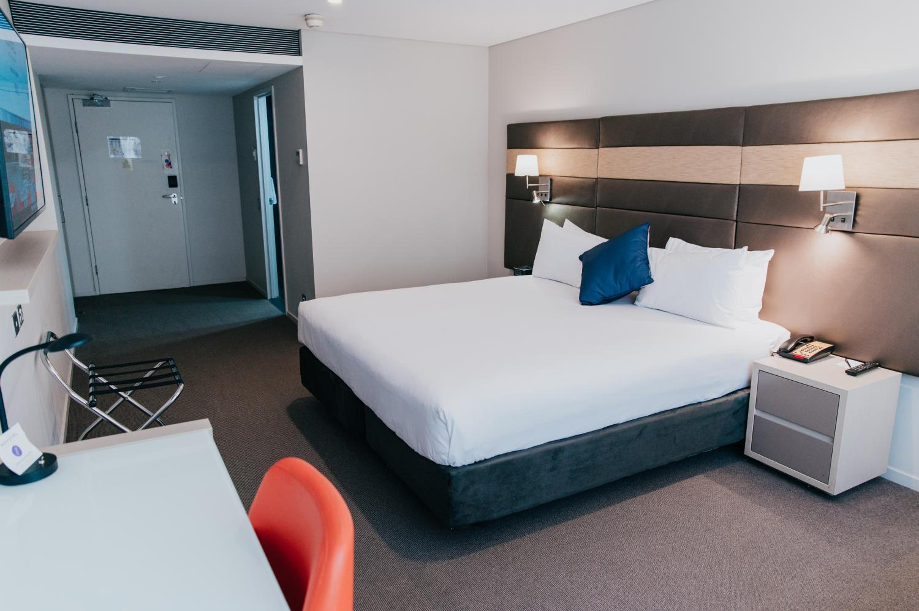 Superior Room with 1 King Size bed - Photo 10